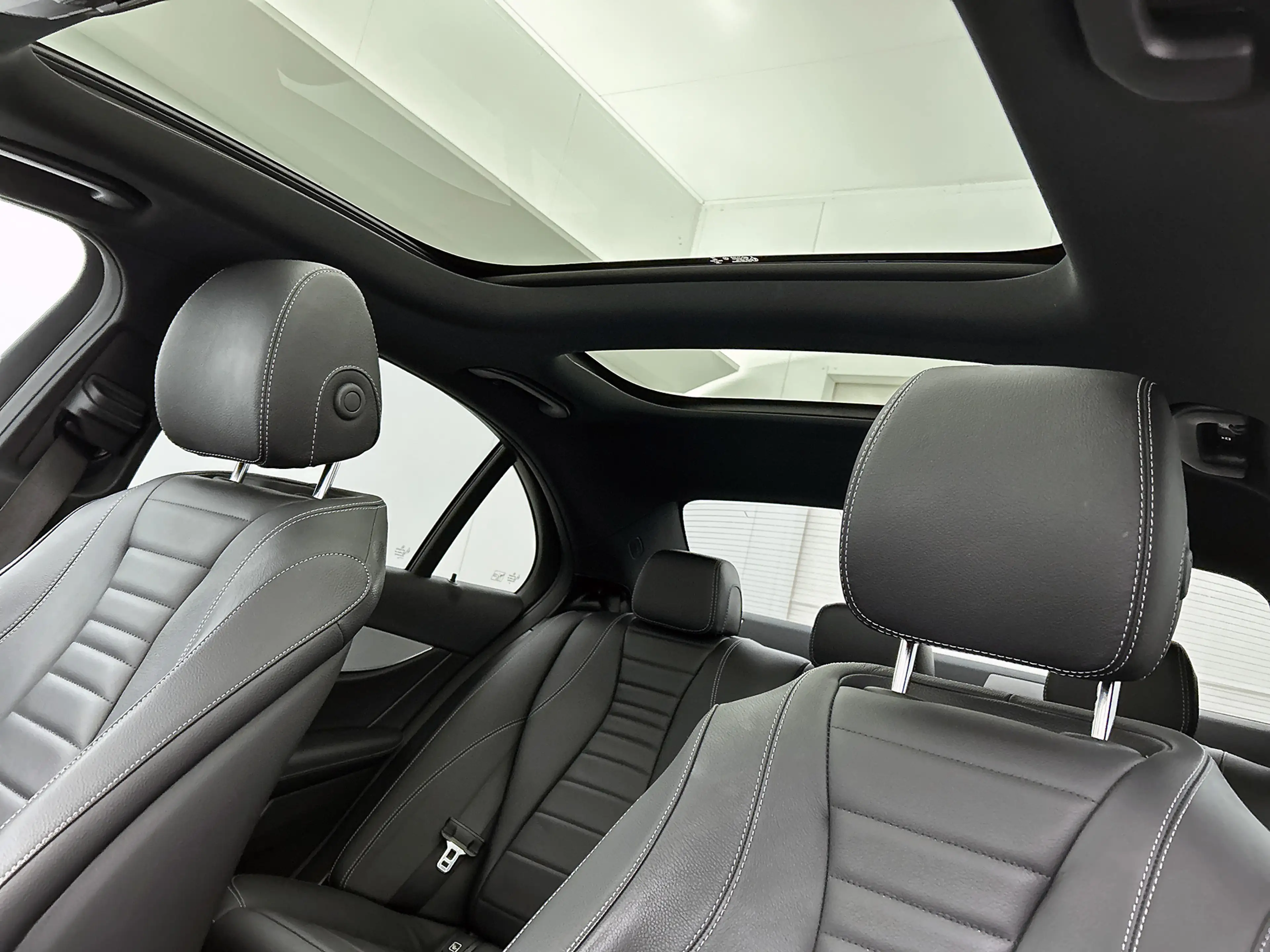 Mercedes-Benz E 200 AMG Line | Panoramadak | 360° camera | Burmester | — photo 4
