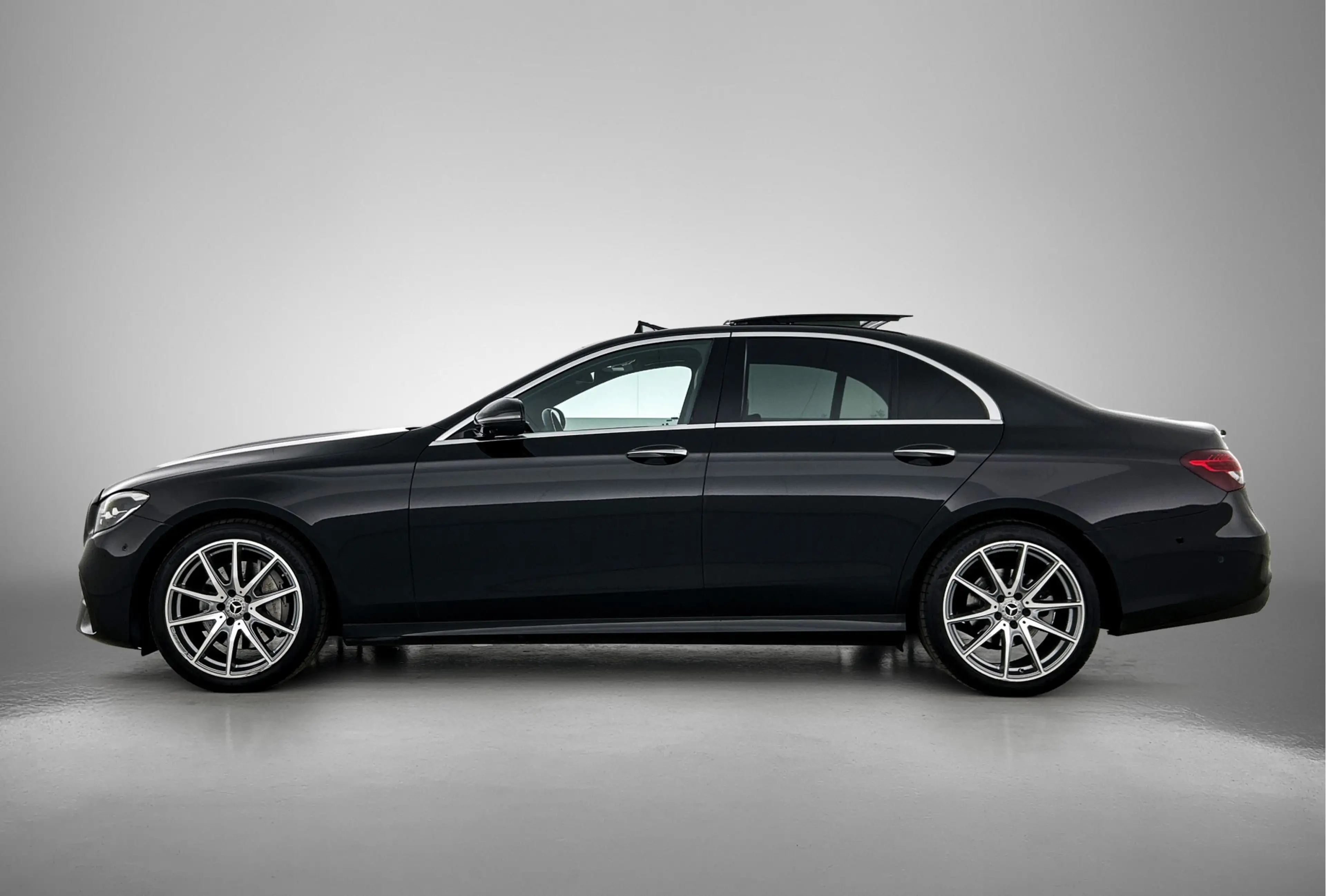 Mercedes-Benz E 200 AMG Line | Panoramadak | 360° camera | Burmester | — photo 3
