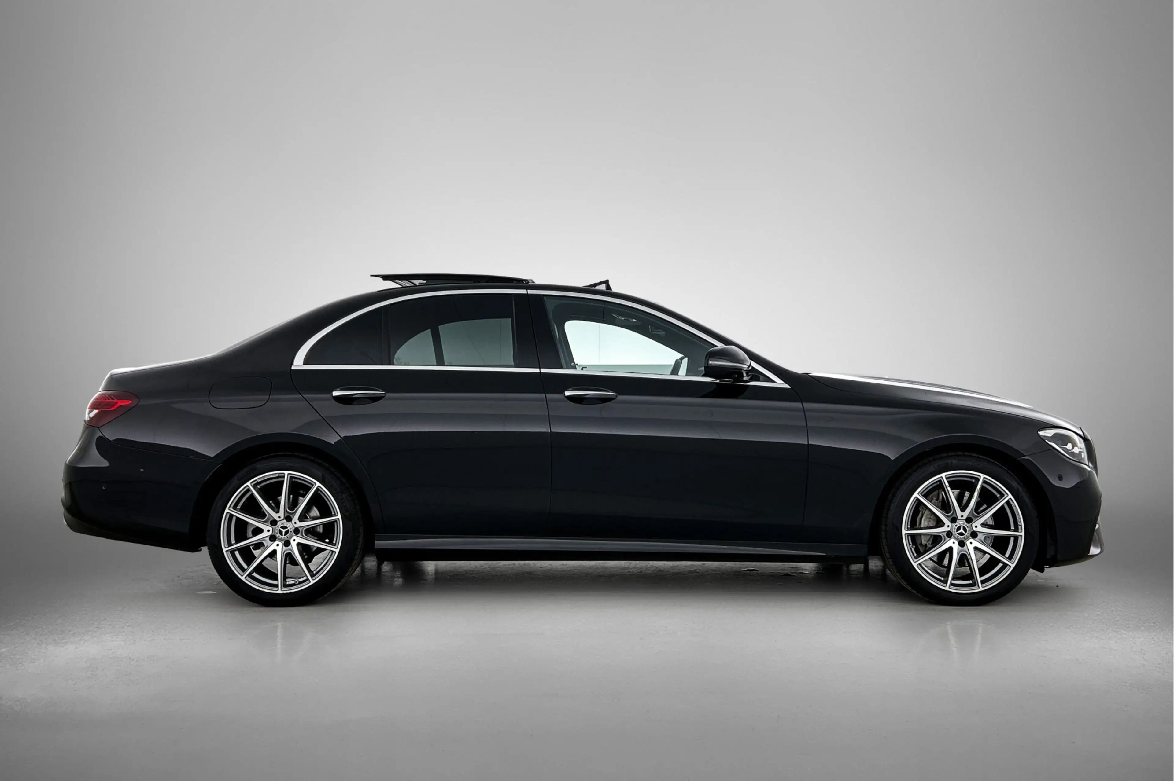 Mercedes-Benz E 200 AMG Line | Panoramadak | 360° camera | Burmester | — photo 14