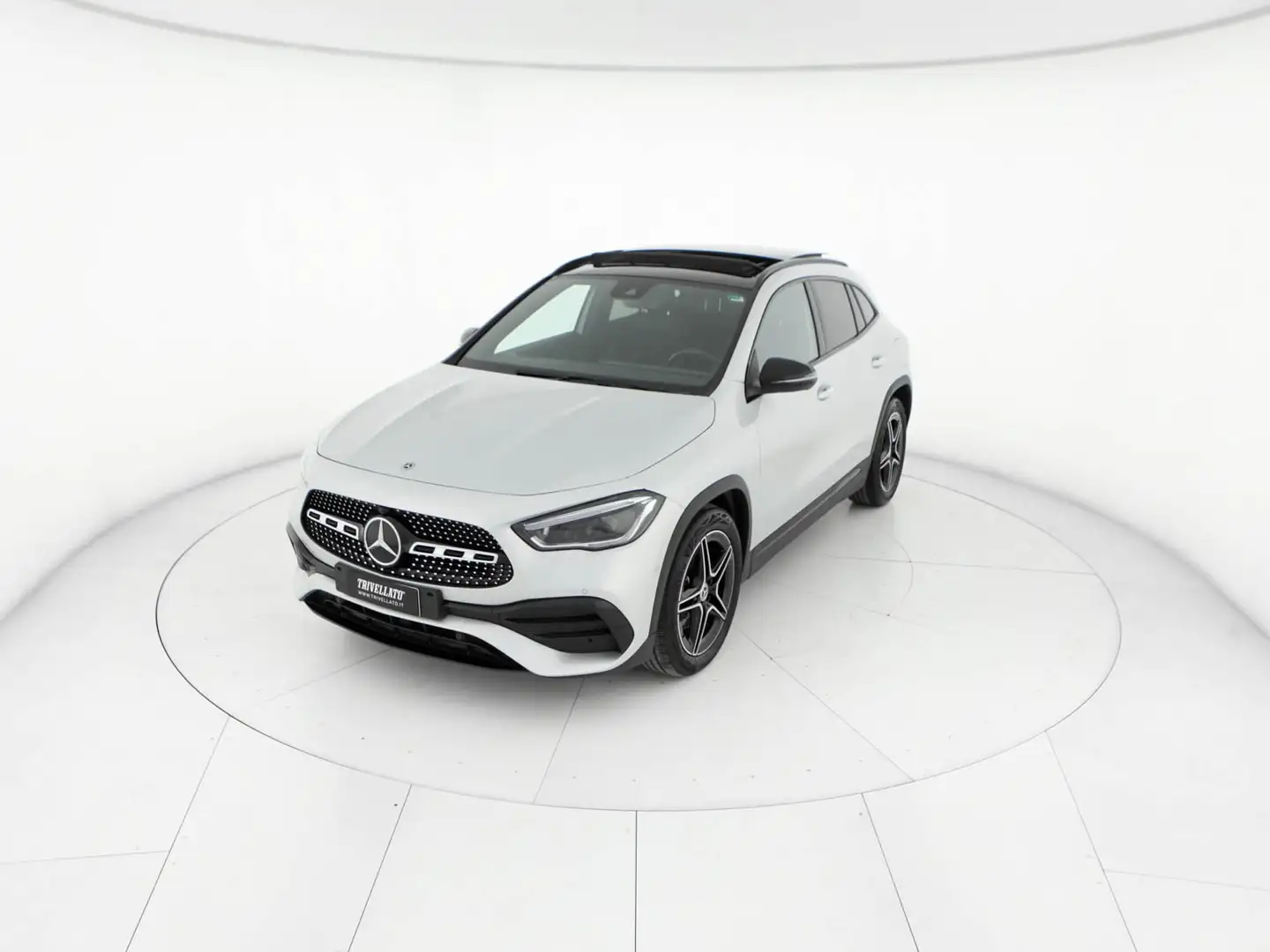Mercedes-Benz GLA 200 200 d premium 4matic auto Stříbrná - 1