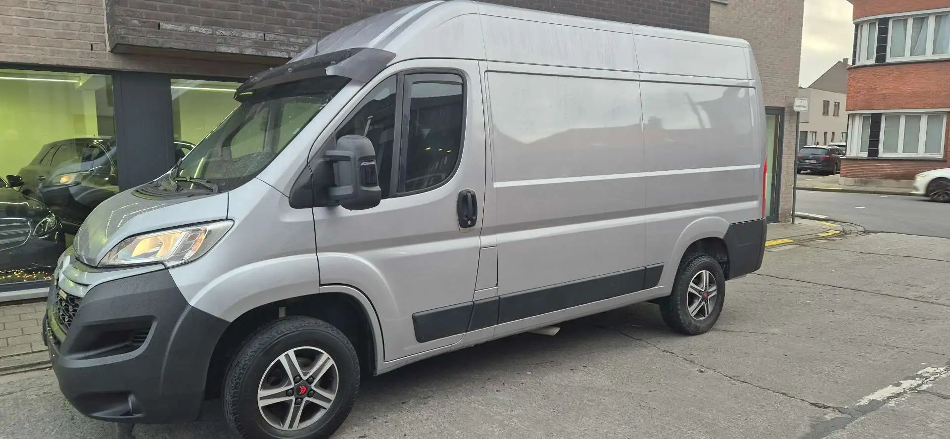 Citroen Jumper 2.2 BlueHDi L2H2 Stříbrná - 1