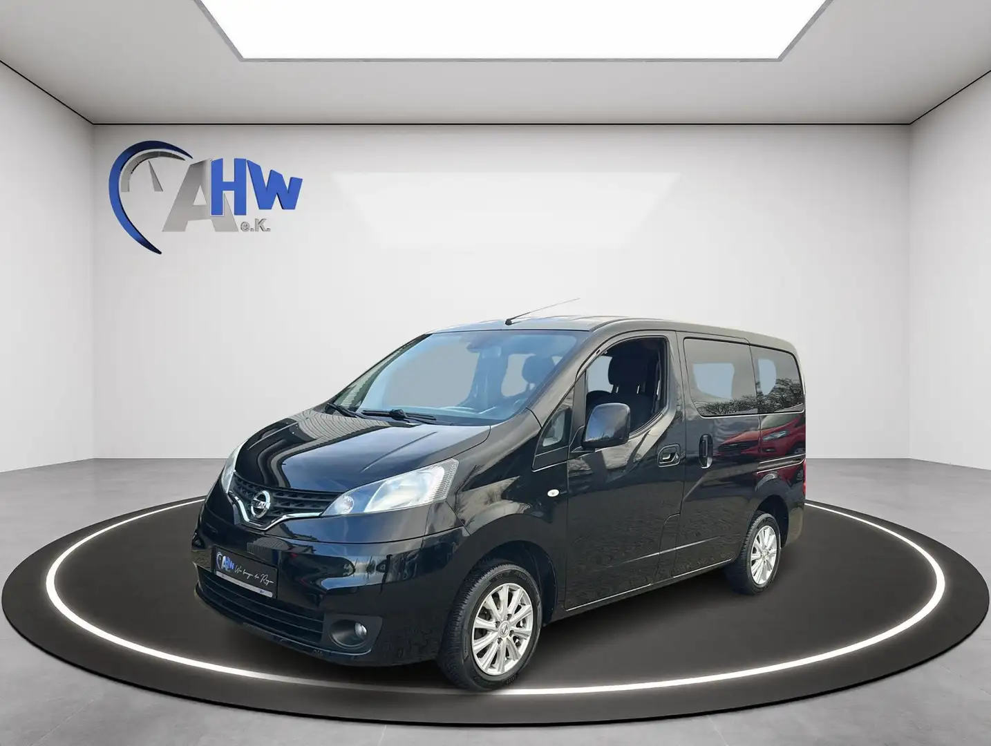 Nissan NV200 Evalia Tekna crna - 1