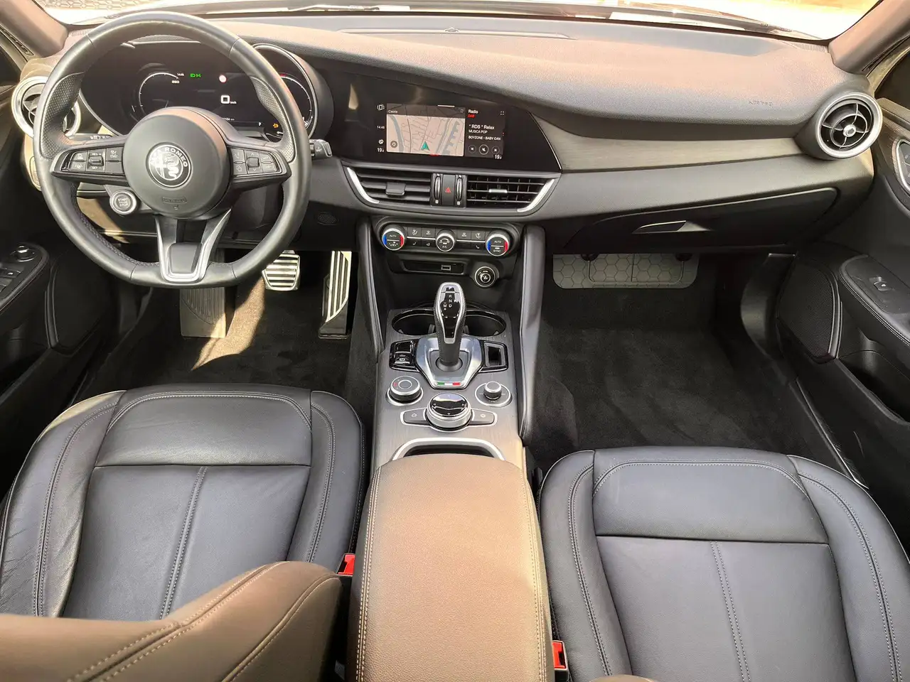 Alfa Romeo Giulia 2023 — фото 9