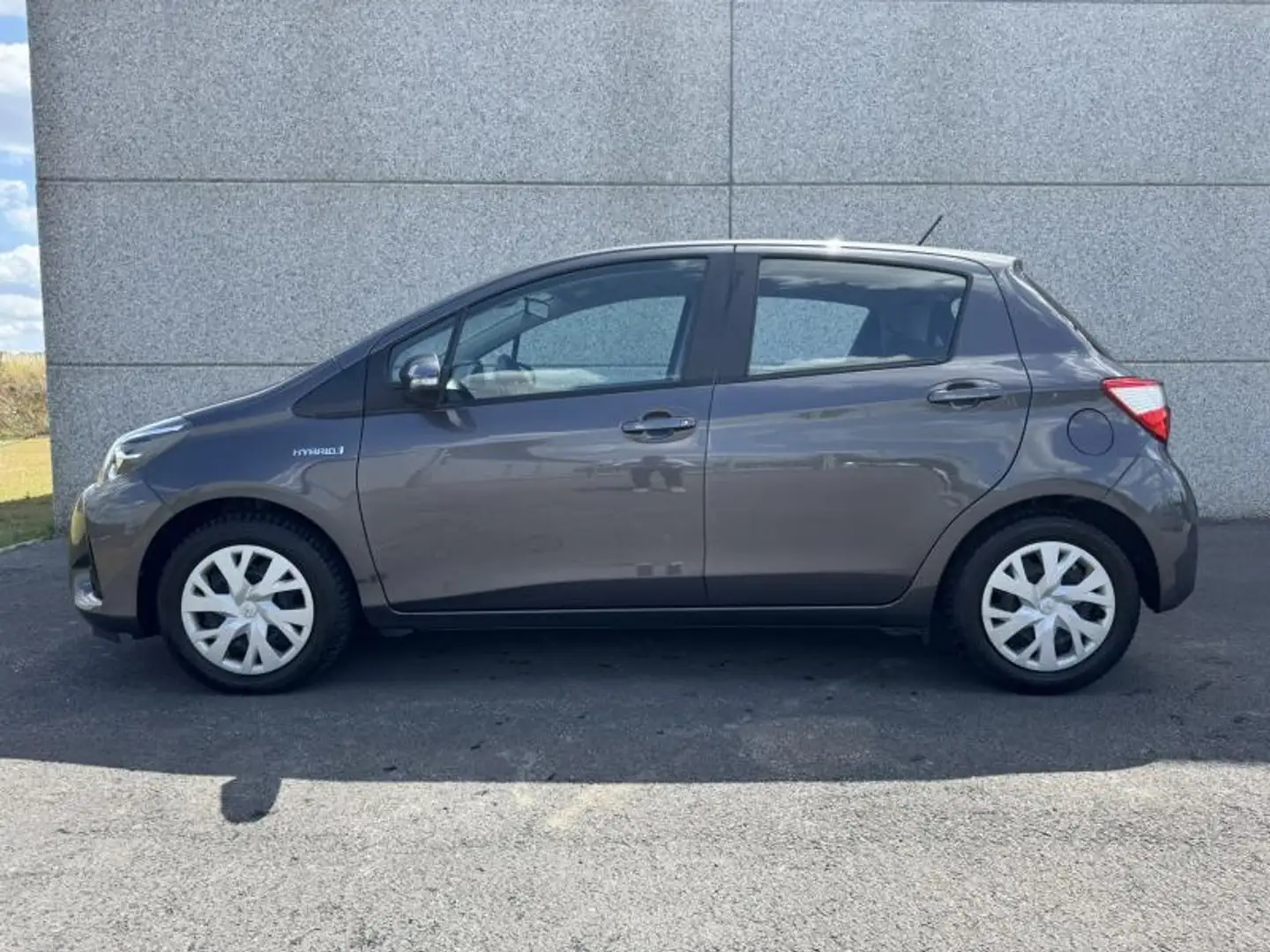 Toyota Yaris 1,5 Hybrid e-CVT Comfort Zwart - 2