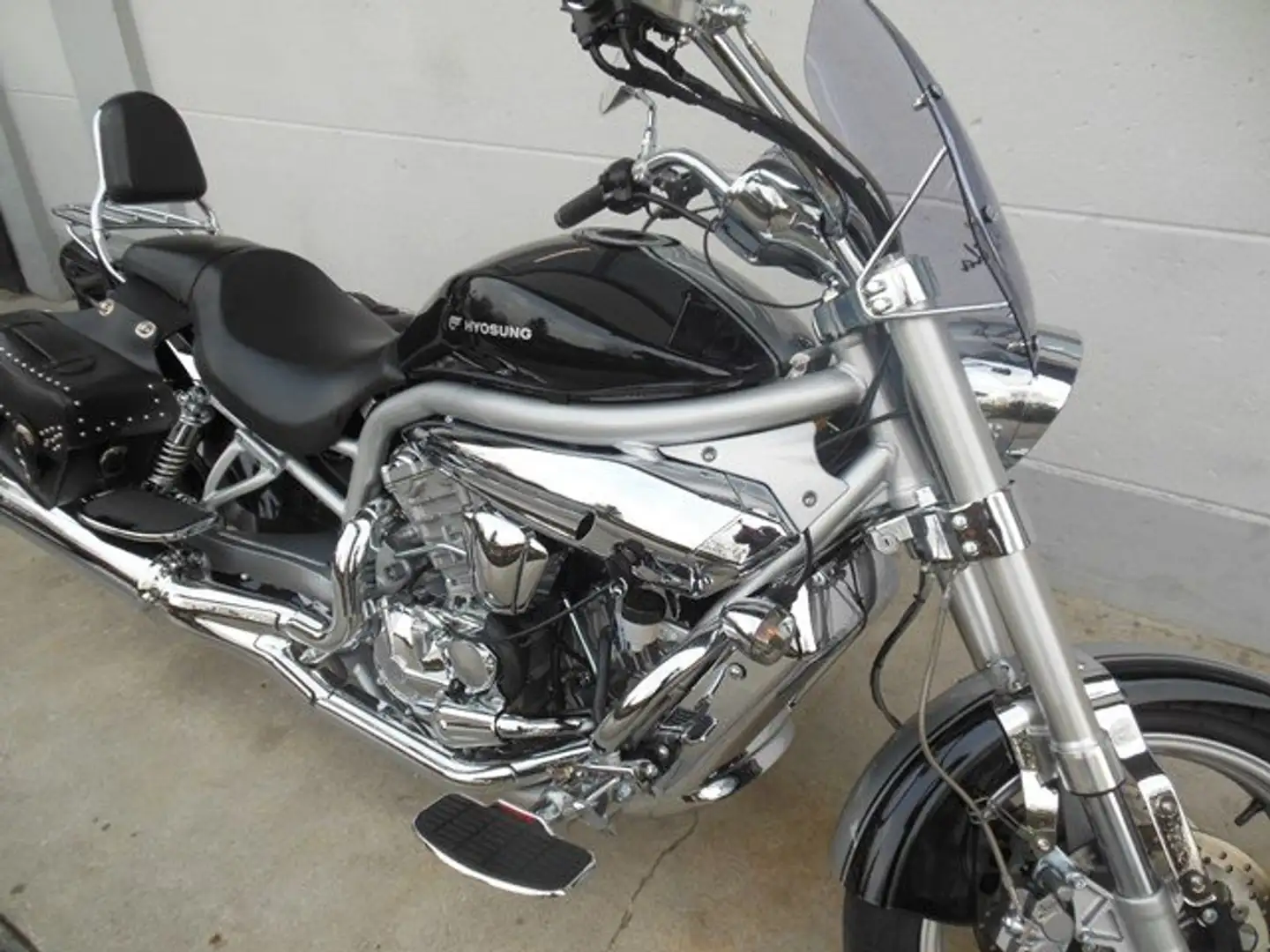 Hyosung Aquila 650 Schwarz - 2