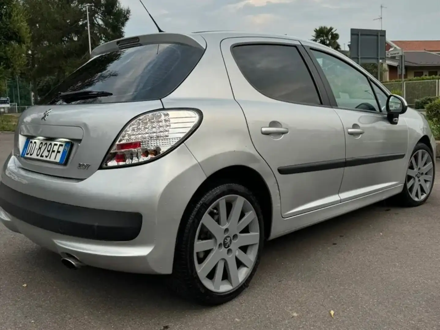 Peugeot 207 207 5p 1.6 hdi 16v XSI Argento - 1