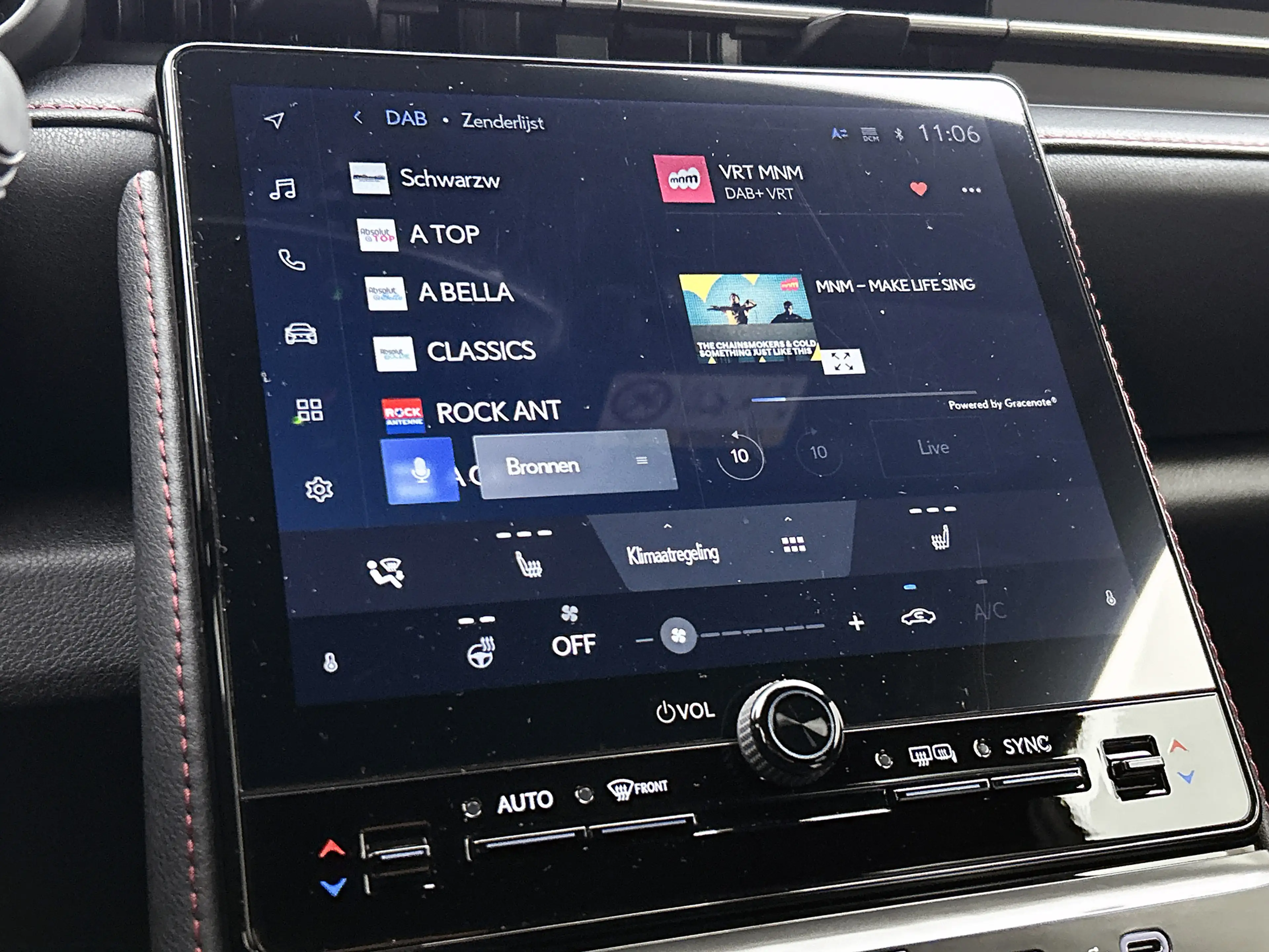 Lexus LBX Emotion 2WD | Bi-Tone Premium Metallic | Stoel- en — photo 9