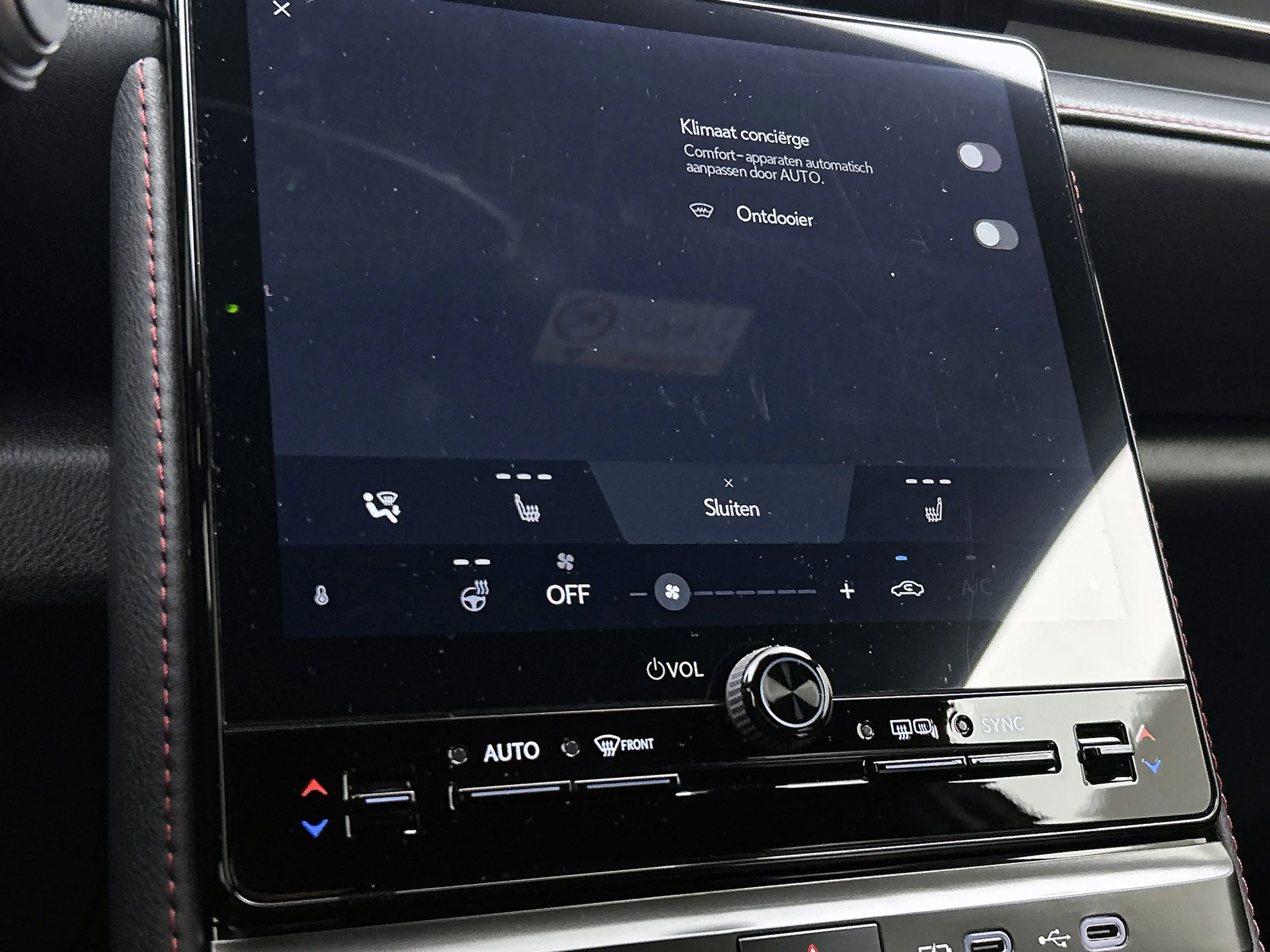 Lexus LBX Emotion 2WD | Bi-Tone Premium Metallic | Stoel- en — photo 10