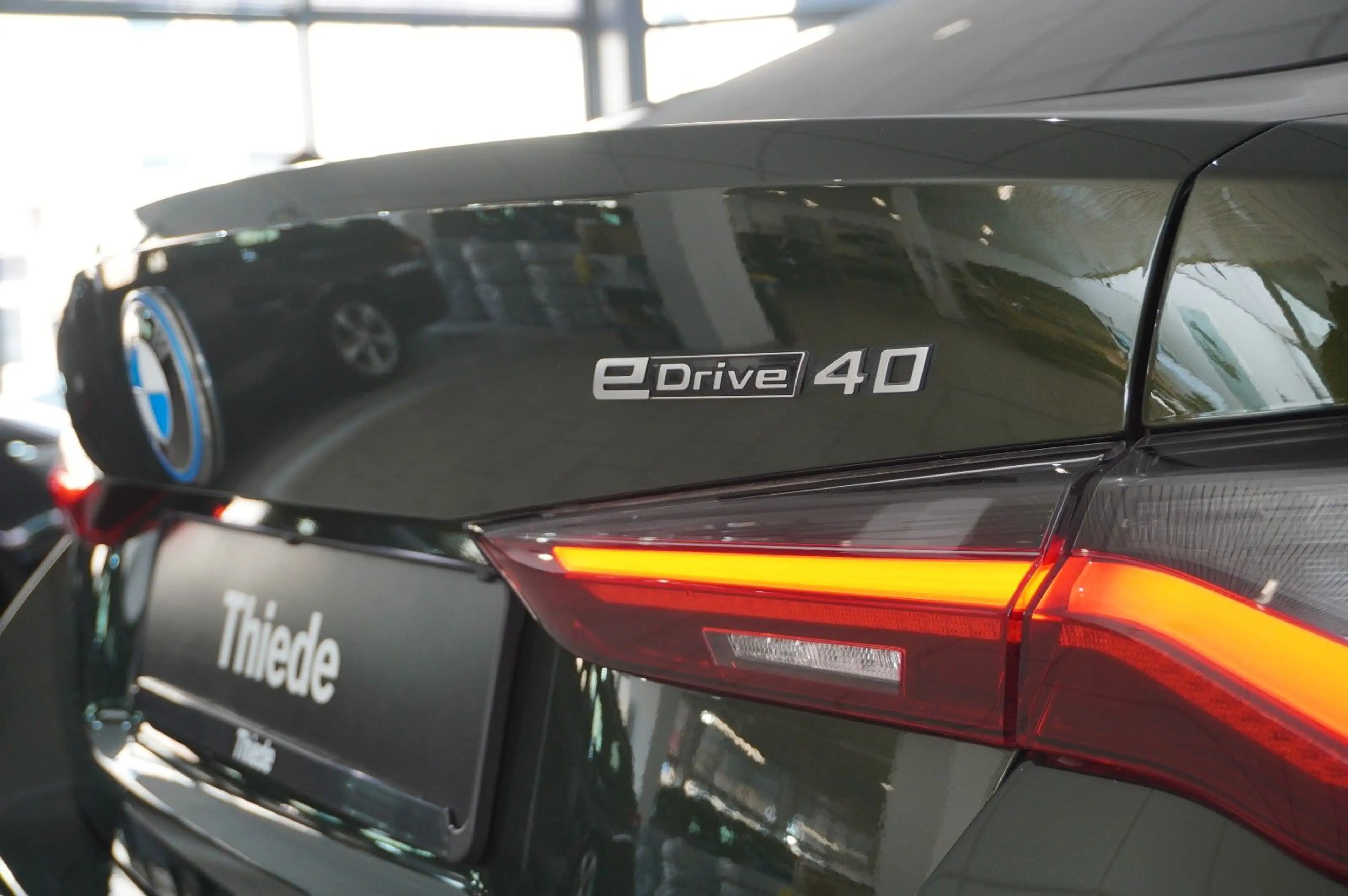 BMW i4 Gran Coupe 40 eDrive M-SPORT NAVI/LED/H&K/ACC — photo 12