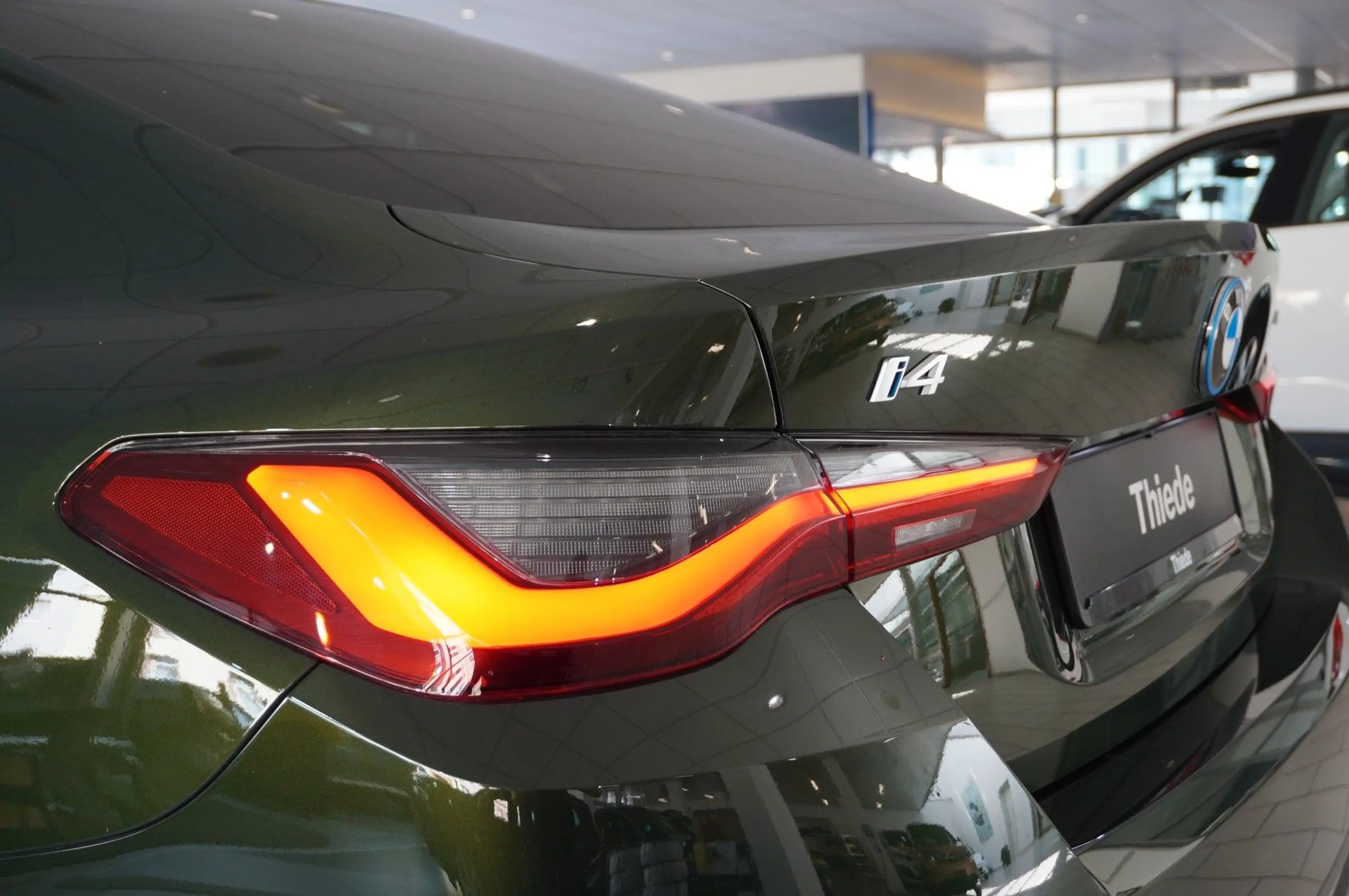 BMW i4 Gran Coupe 40 eDrive M-SPORT NAVI/LED/H&K/ACC — photo 13