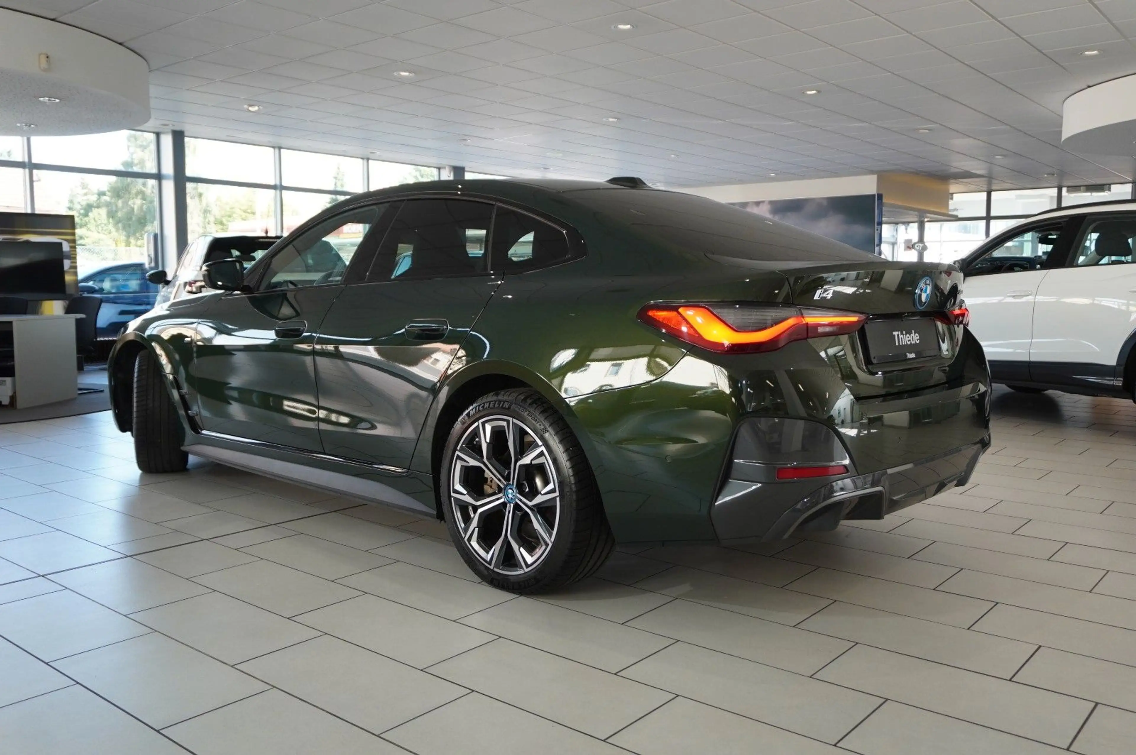 BMW i4 Gran Coupe 40 eDrive M-SPORT NAVI/LED/H&K/ACC — photo 14