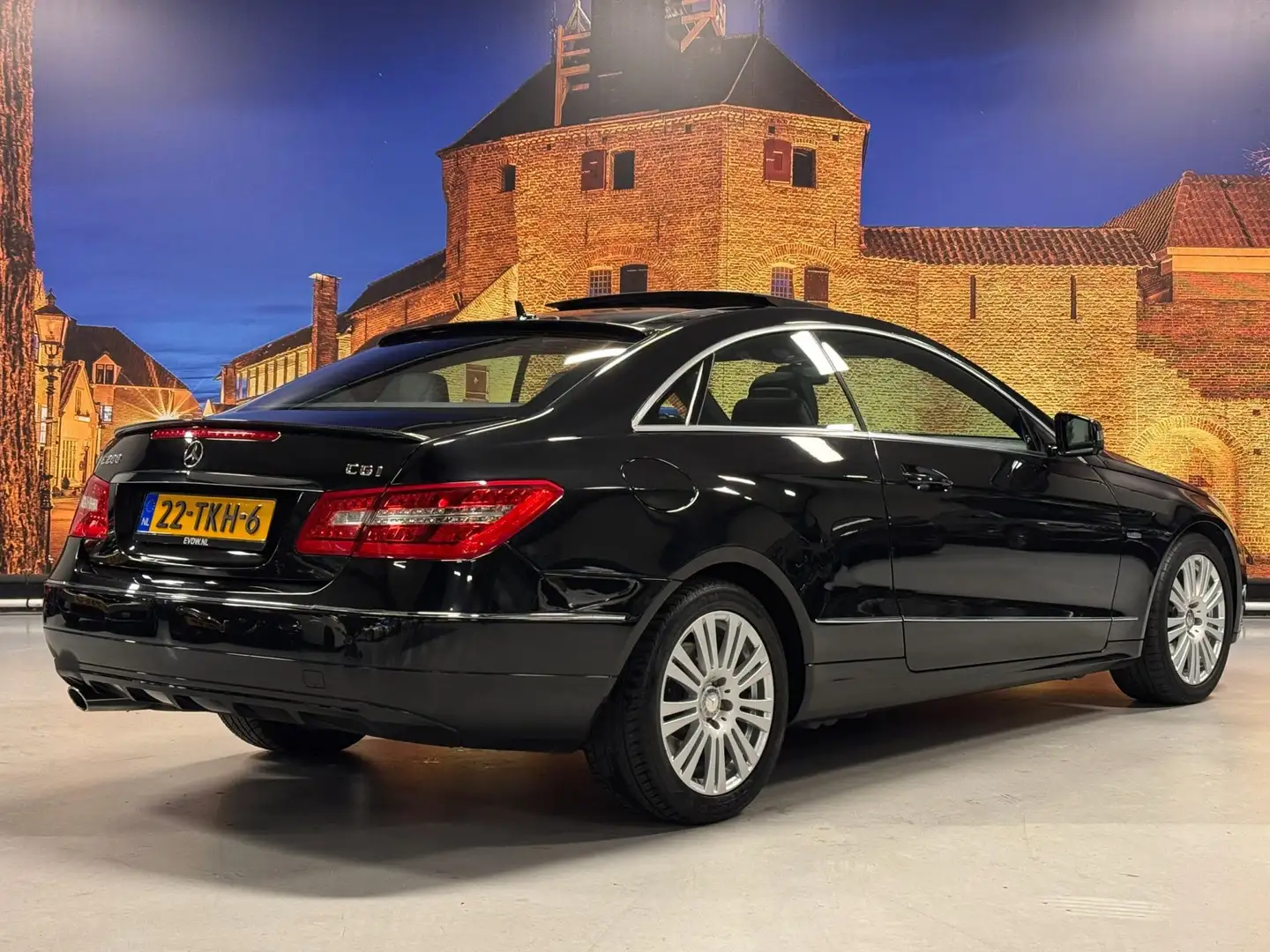 Mercedes-Benz E 200 Coupé CGI Elegance Aut Panodak PDC Noir - 2
