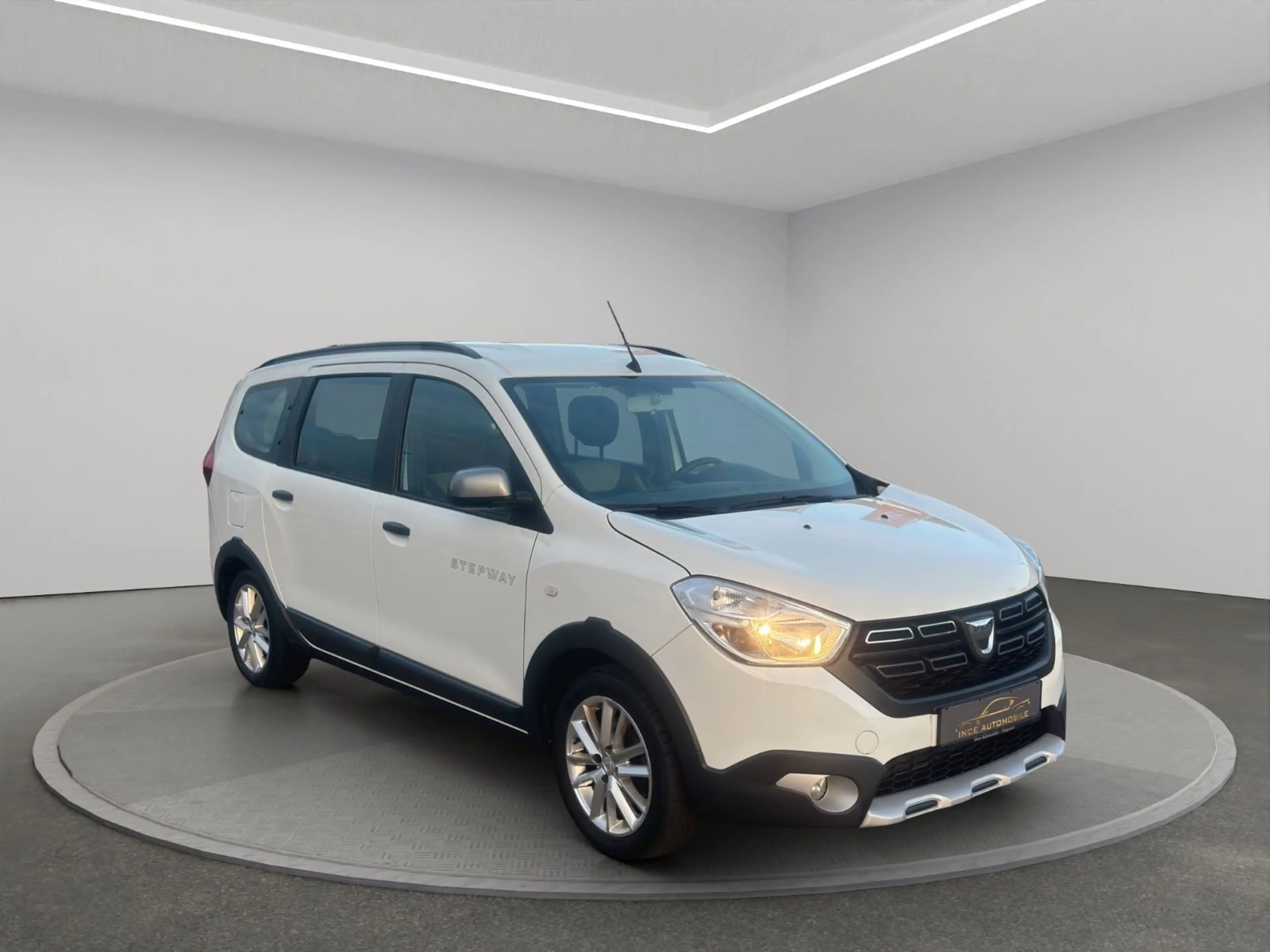 Dacia Lodgy Stepway Selection*7 Sitzer*Navi*1 Hand* — photo 8