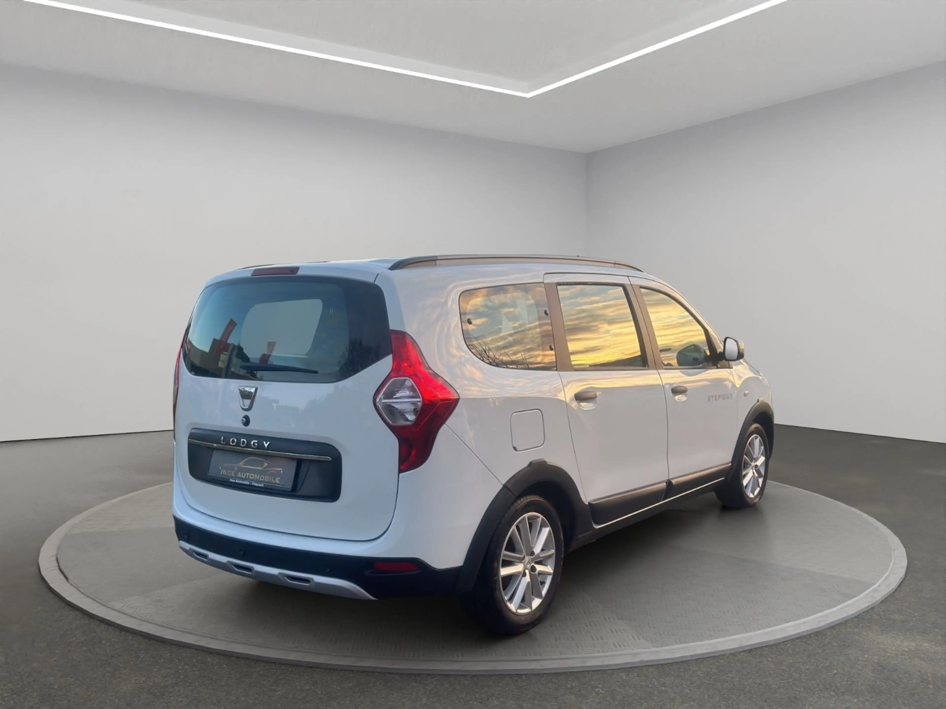 Dacia Lodgy Stepway Selection*7 Sitzer*Navi*1 Hand* — photo 6