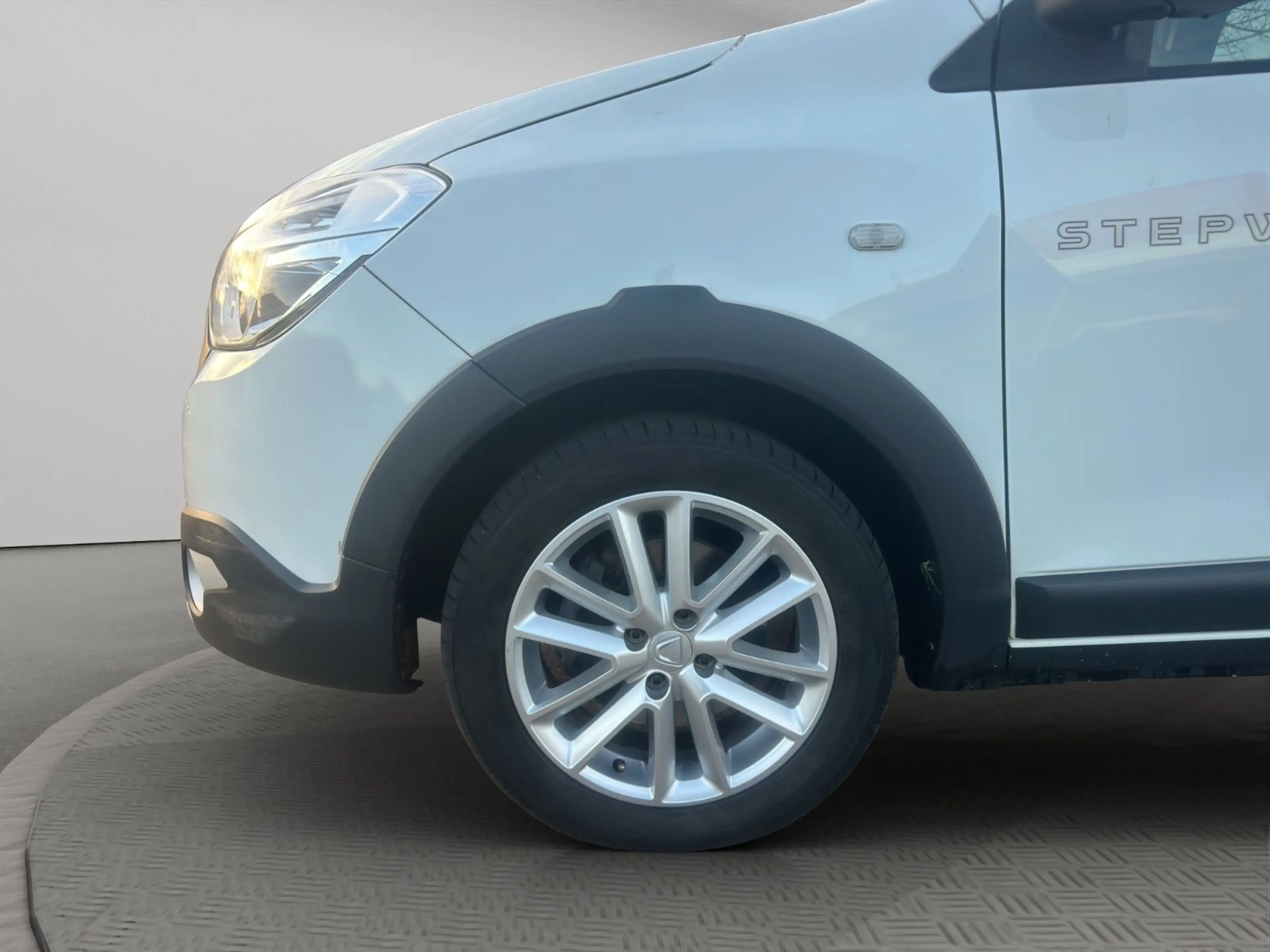 Dacia Lodgy Stepway Selection*7 Sitzer*Navi*1 Hand* — photo 9