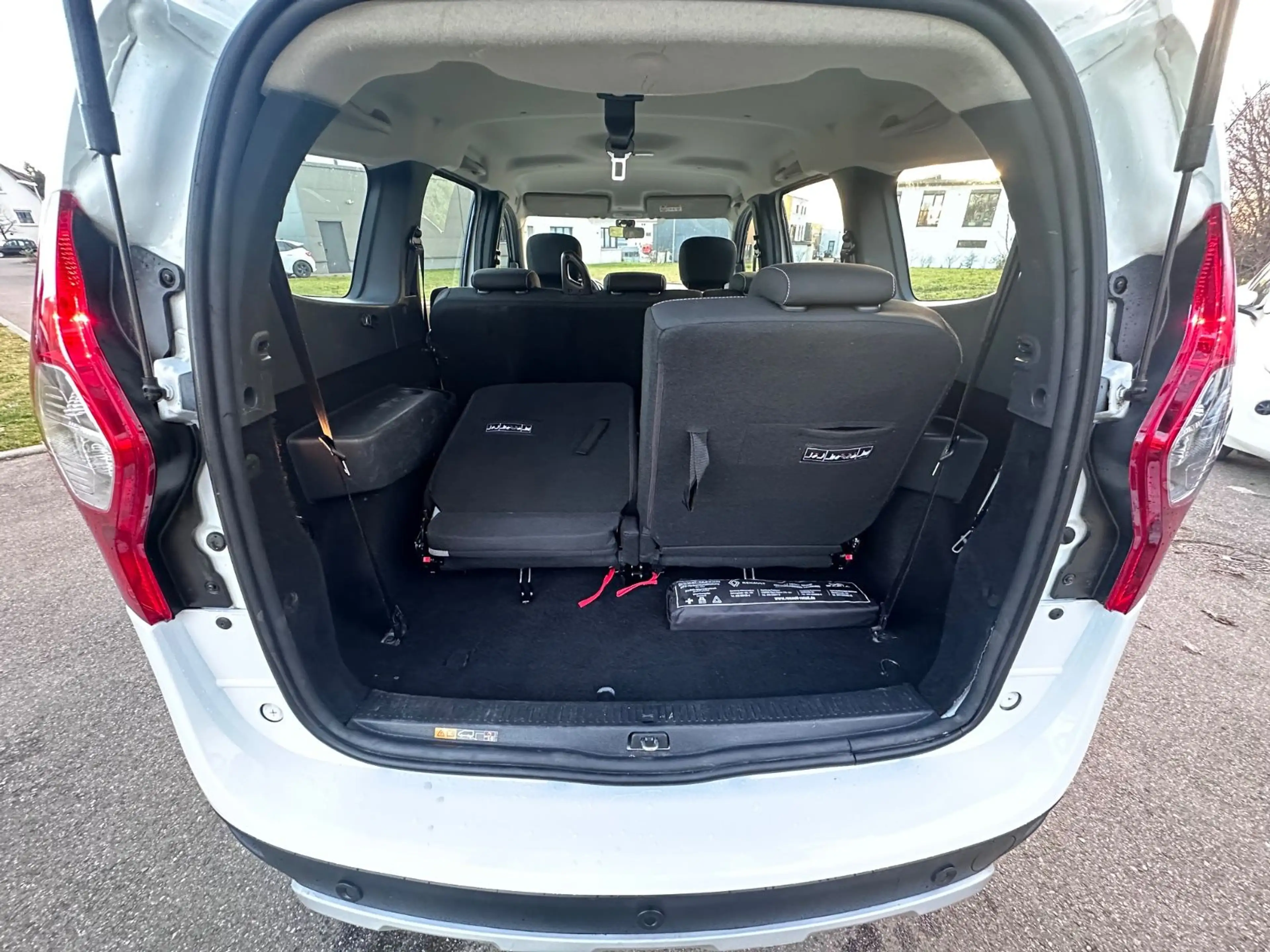 Dacia Lodgy Stepway Selection*7 Sitzer*Navi*1 Hand* — photo 12