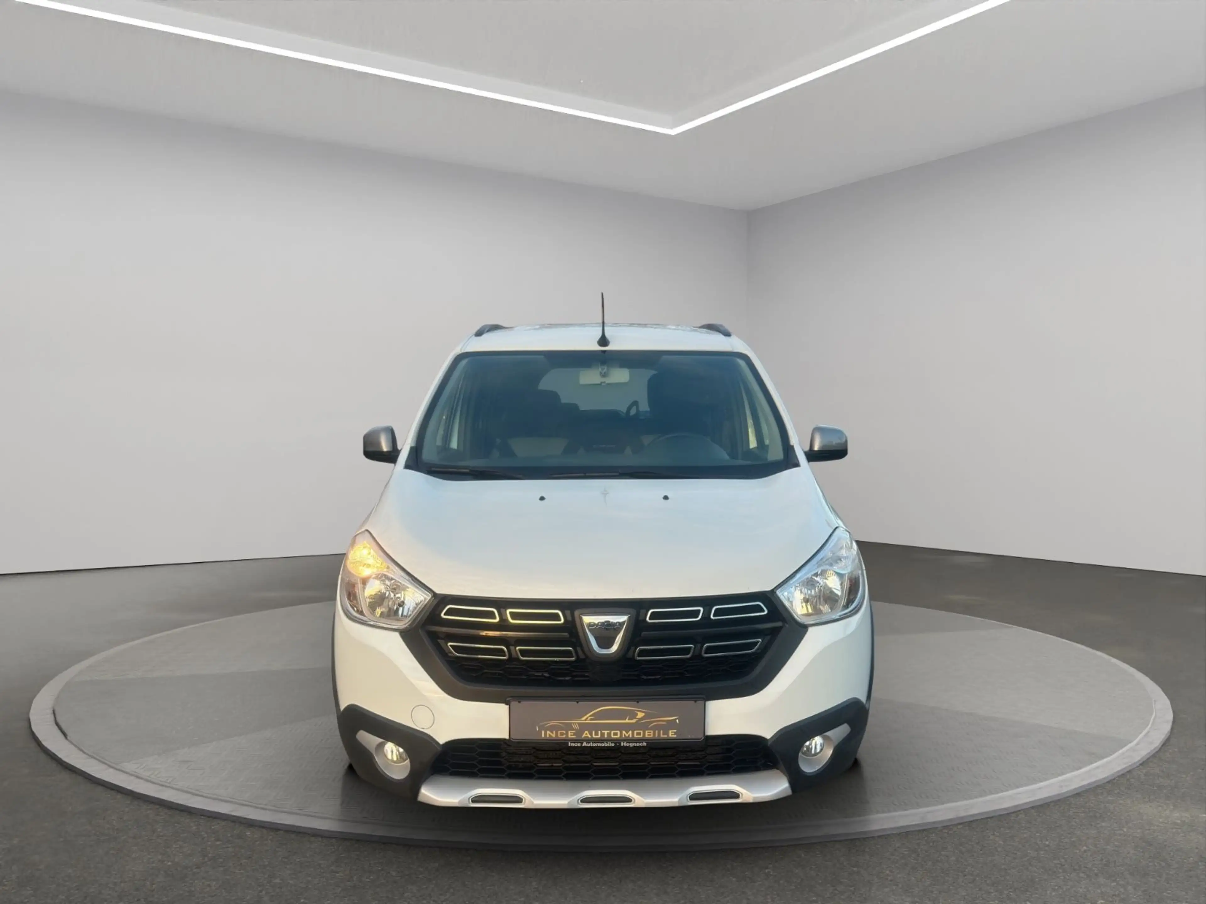 Dacia Lodgy Stepway Selection*7 Sitzer*Navi*1 Hand* — photo 2