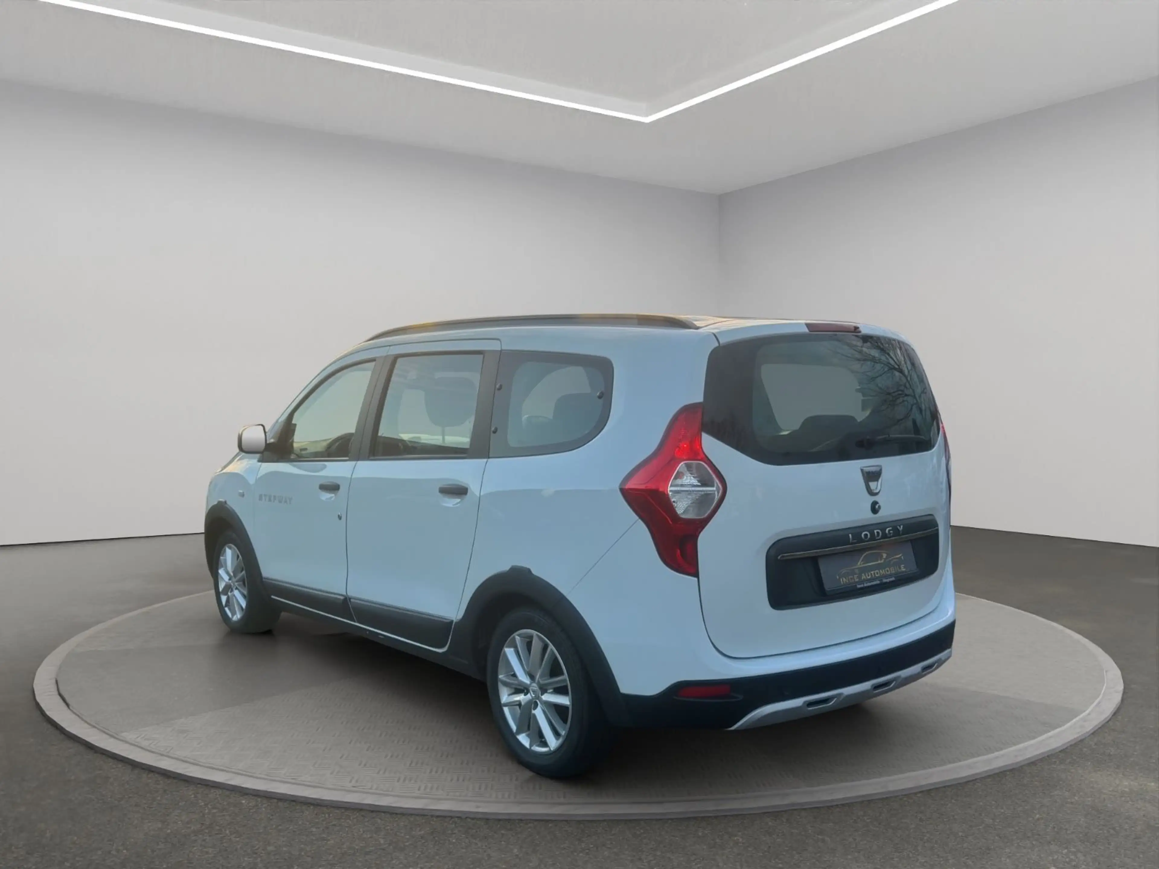 Dacia Lodgy Stepway Selection*7 Sitzer*Navi*1 Hand* — photo 4
