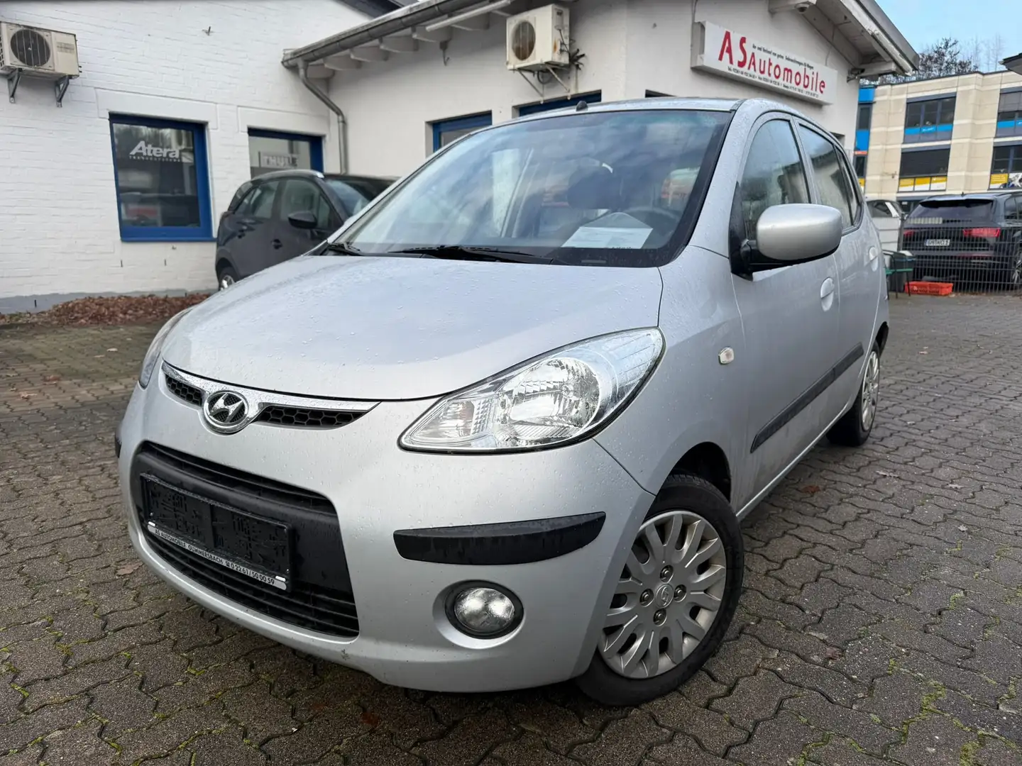 Hyundai i10 1.2 Classic+1.HAND+5 TÜRE+KLIMA+TÜV:08/2026 Gris - 1