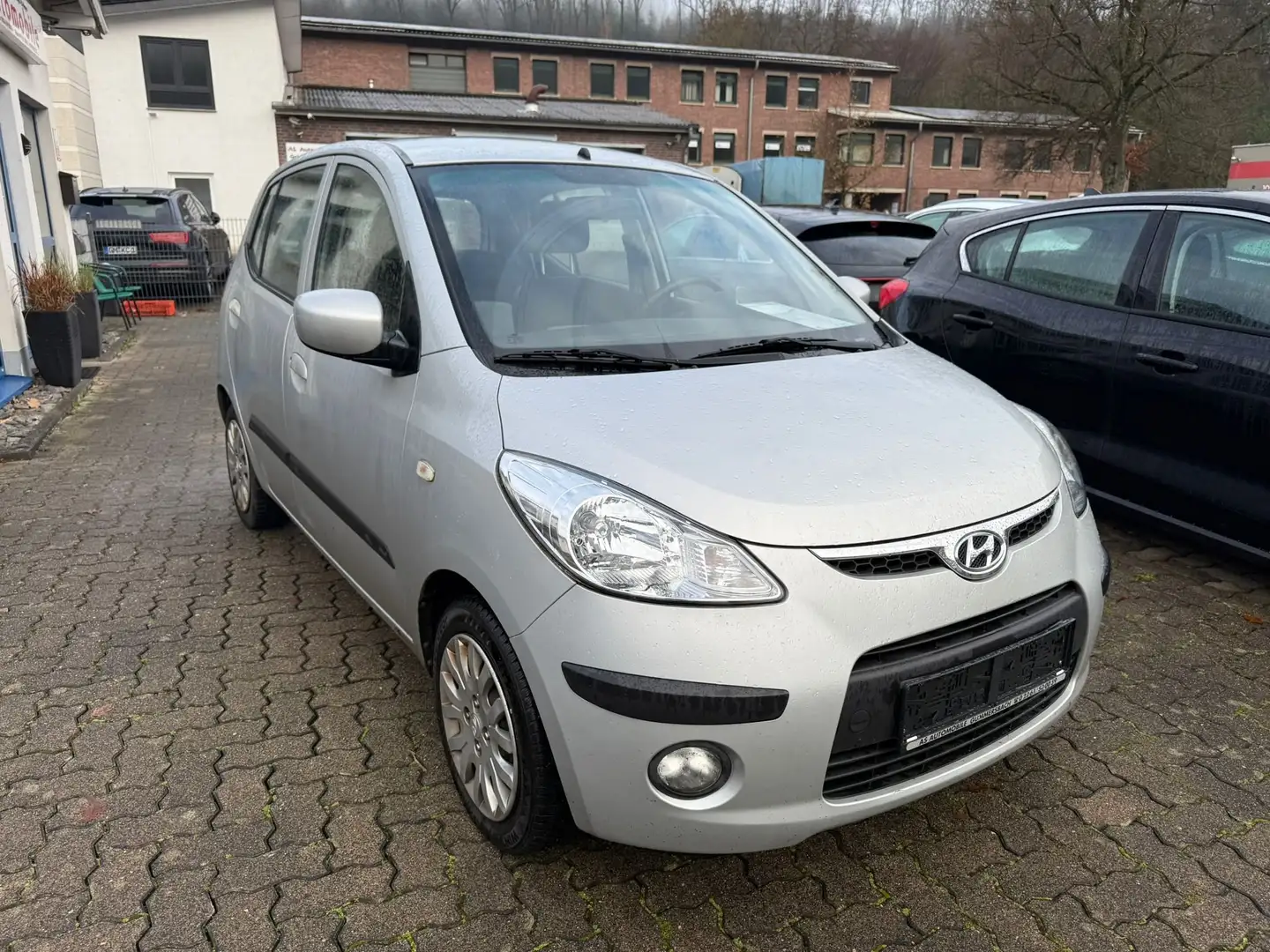 Hyundai i10 1.2 Classic+1.HAND+5 TÜRE+KLIMA+TÜV:08/2026 Gris - 2