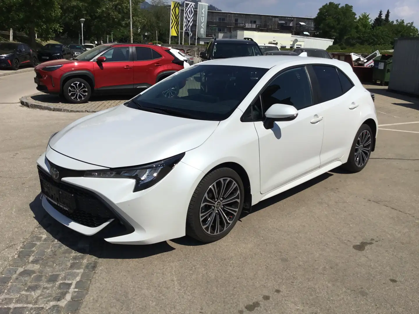 Toyota Corolla 1,8 Hybrid Active Drive Weiß - 1