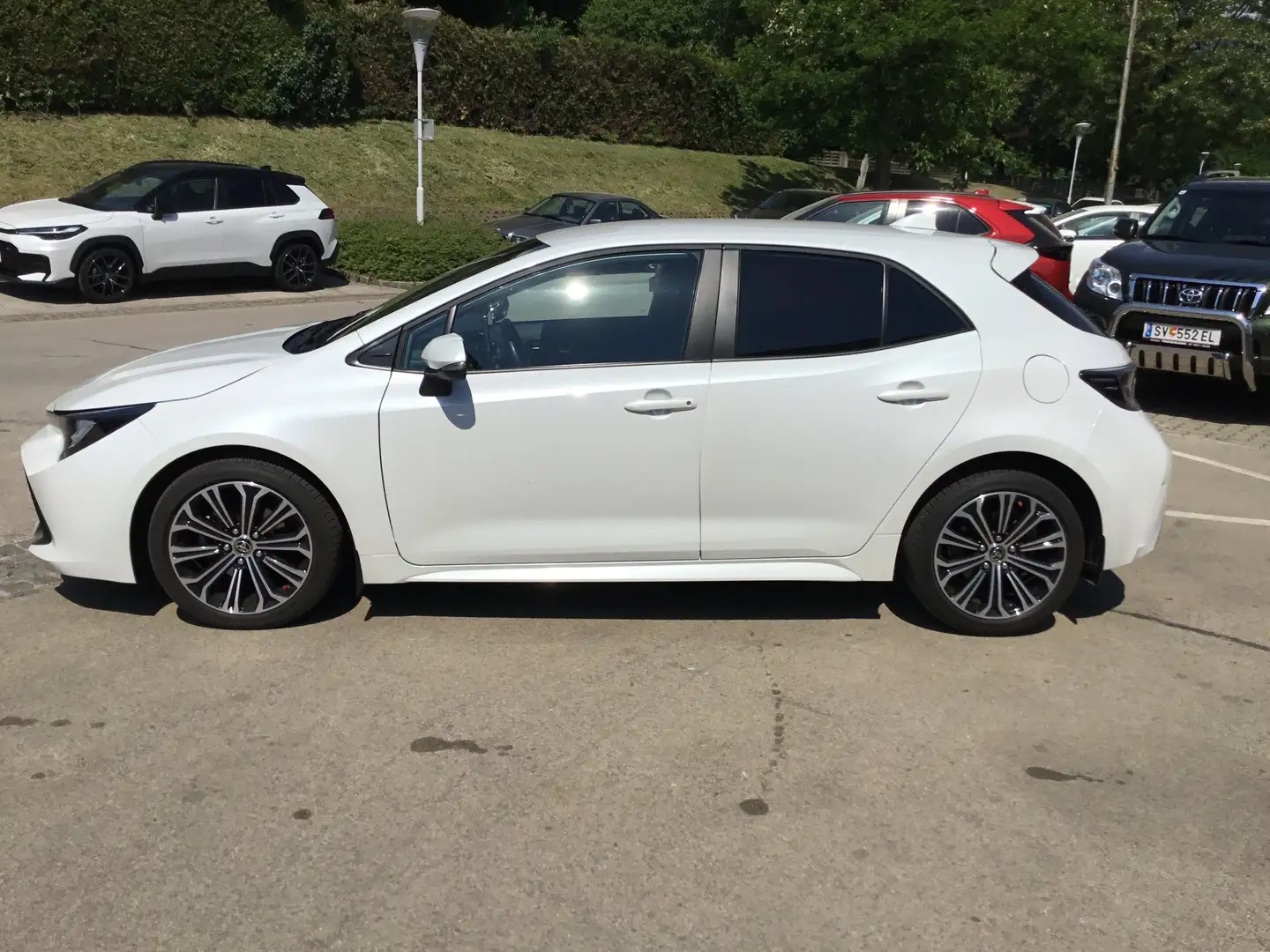 Toyota Corolla 1,8 Hybrid Active Drive Weiß - 2