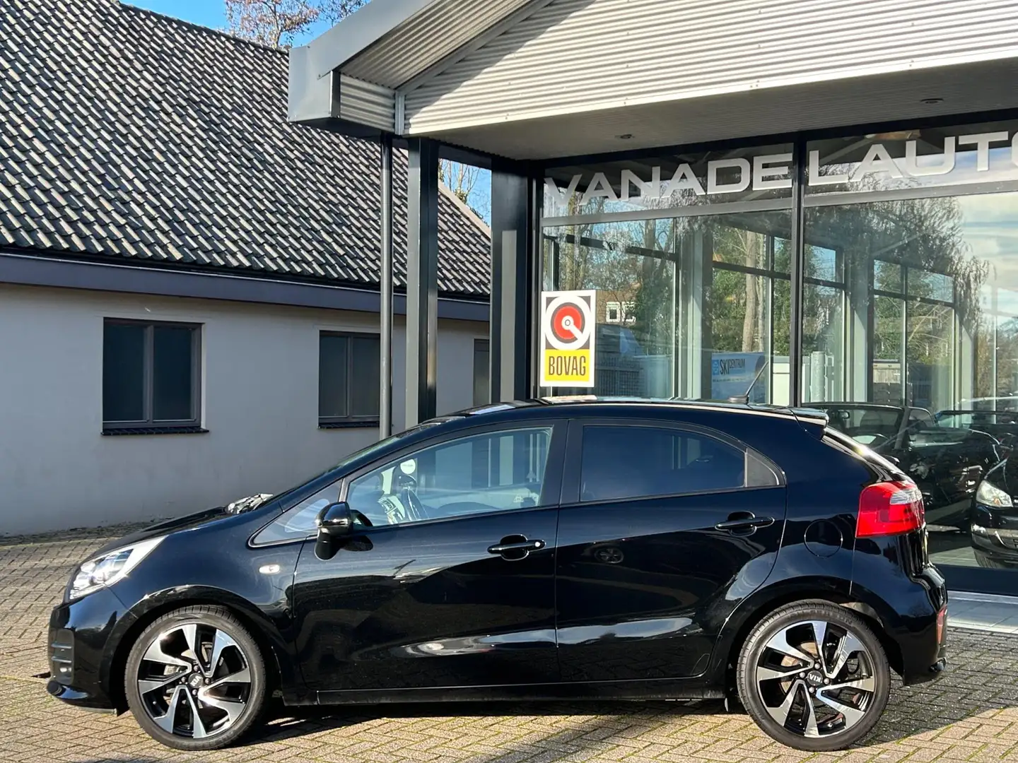 Kia Rio 1.2 CVVT DynamicLine 1e Eig! Navi Camera Airco Cru Zwart - 2