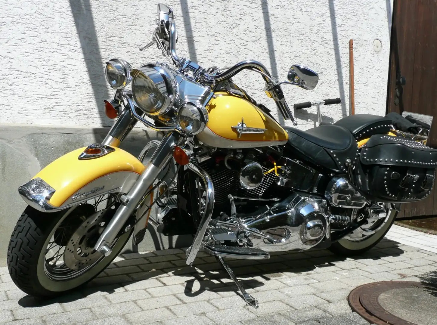 Harley-Davidson Heritage Softail Jaune - 1