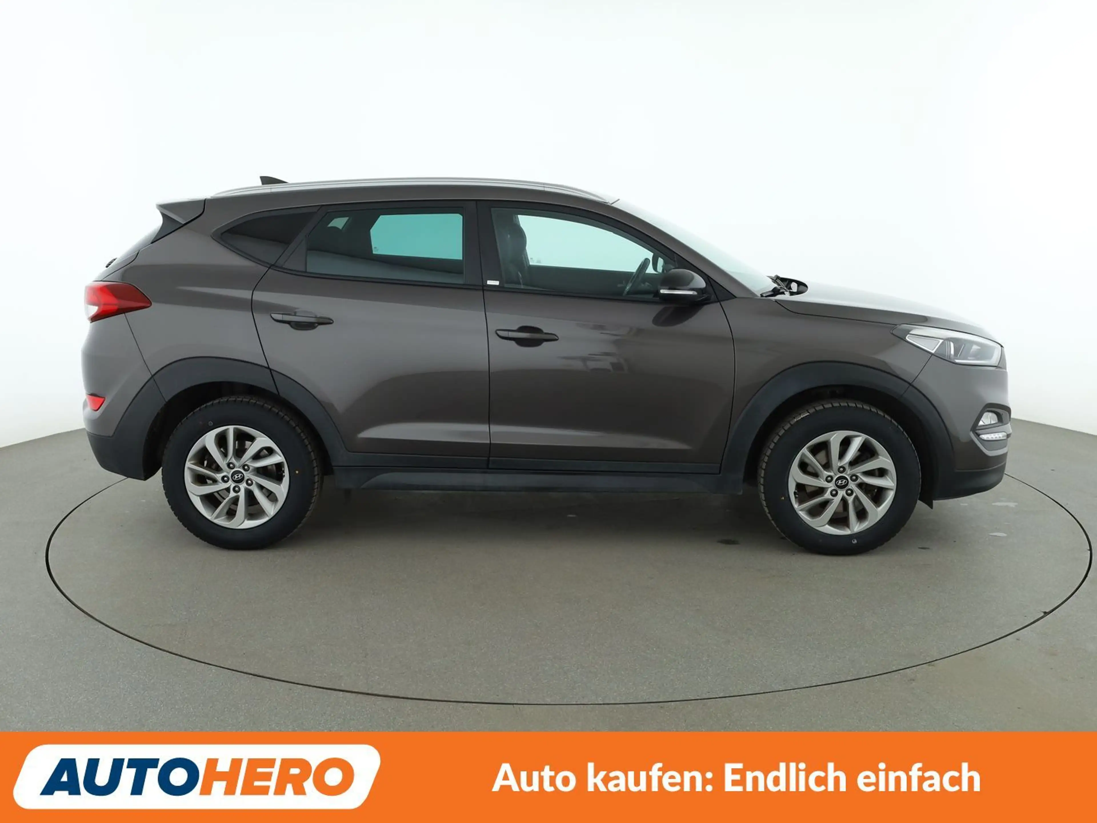 Hyundai TUCSON 1.6 Passion blue 2WD*NAVI*SPUR*CAM*PDC*KLIMA*TEMPO — photo 11