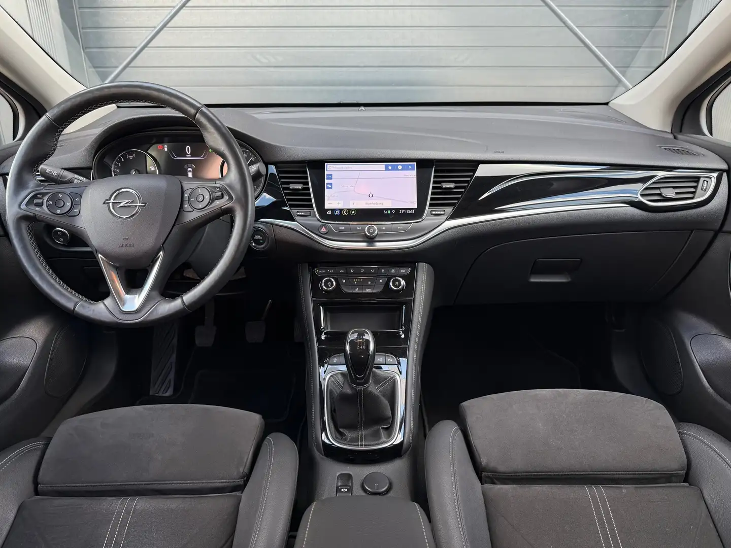 Opel Astra Sports Tourer 1.2 Ultimate, Camera, Stoelverw. Tre Zwart - 2