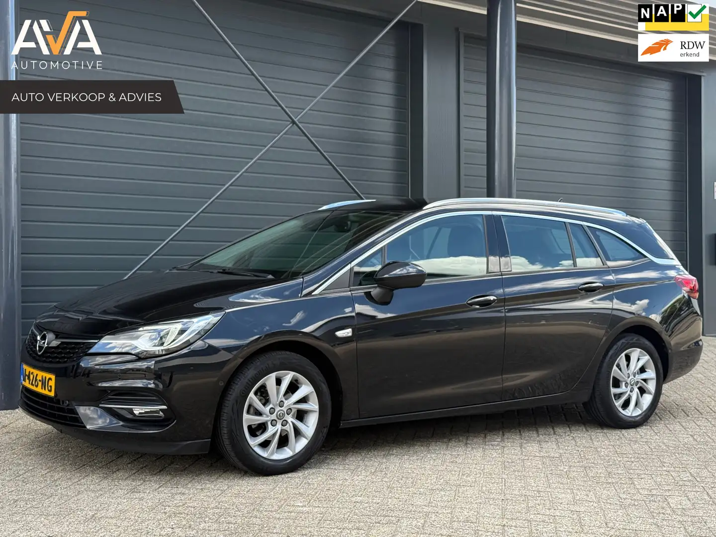 Opel Astra Sports Tourer 1.2 Ultimate, Camera, Stoelverw. Tre Zwart - 1
