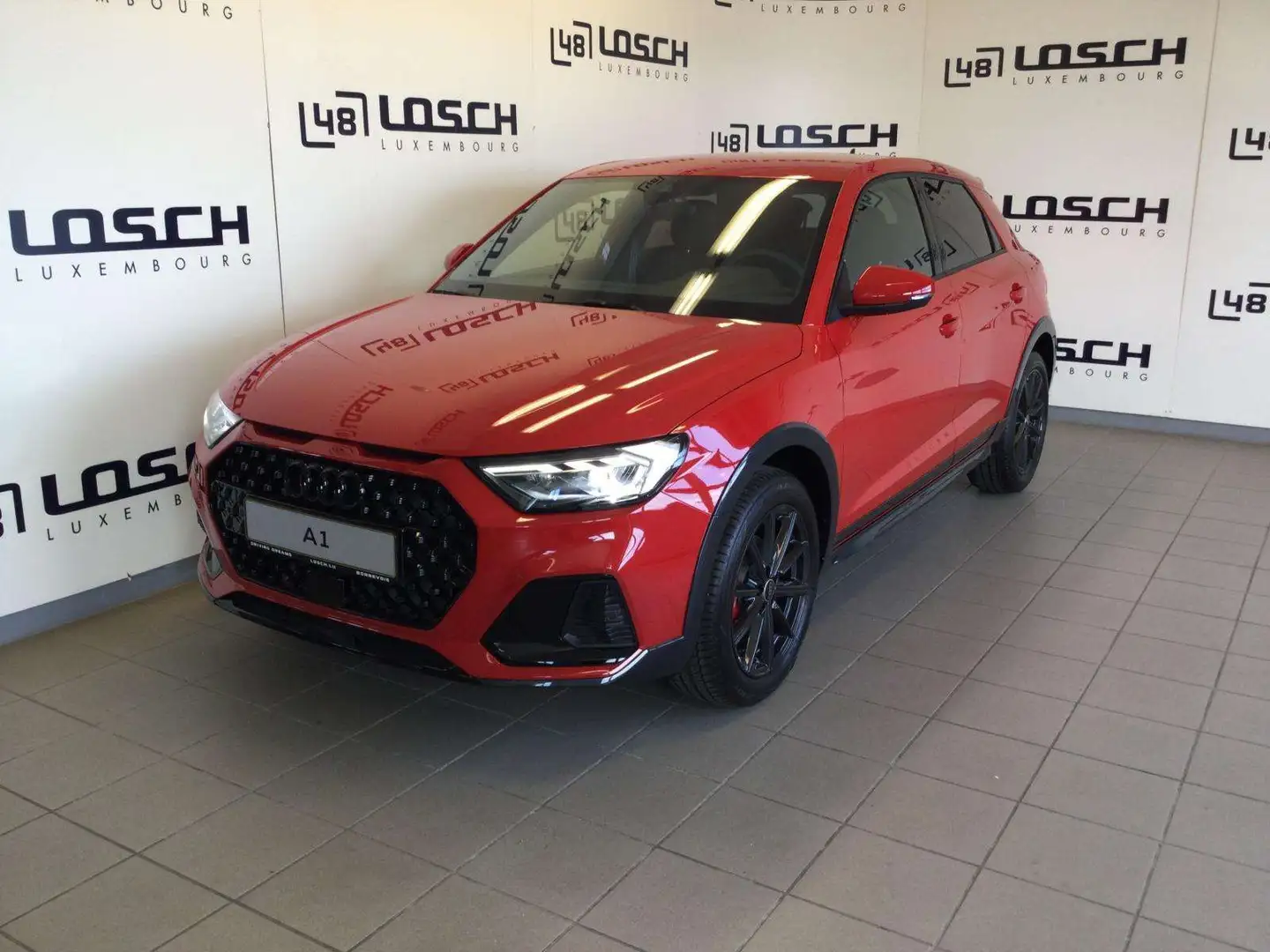 Audi A1 Allstreet Rouge - 1