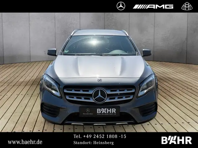 Mercedes-Benz 220 view 7