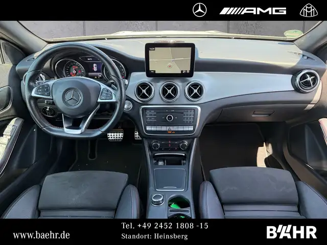 Mercedes-Benz 220 view 4