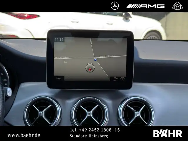 Mercedes-Benz 220 view 12