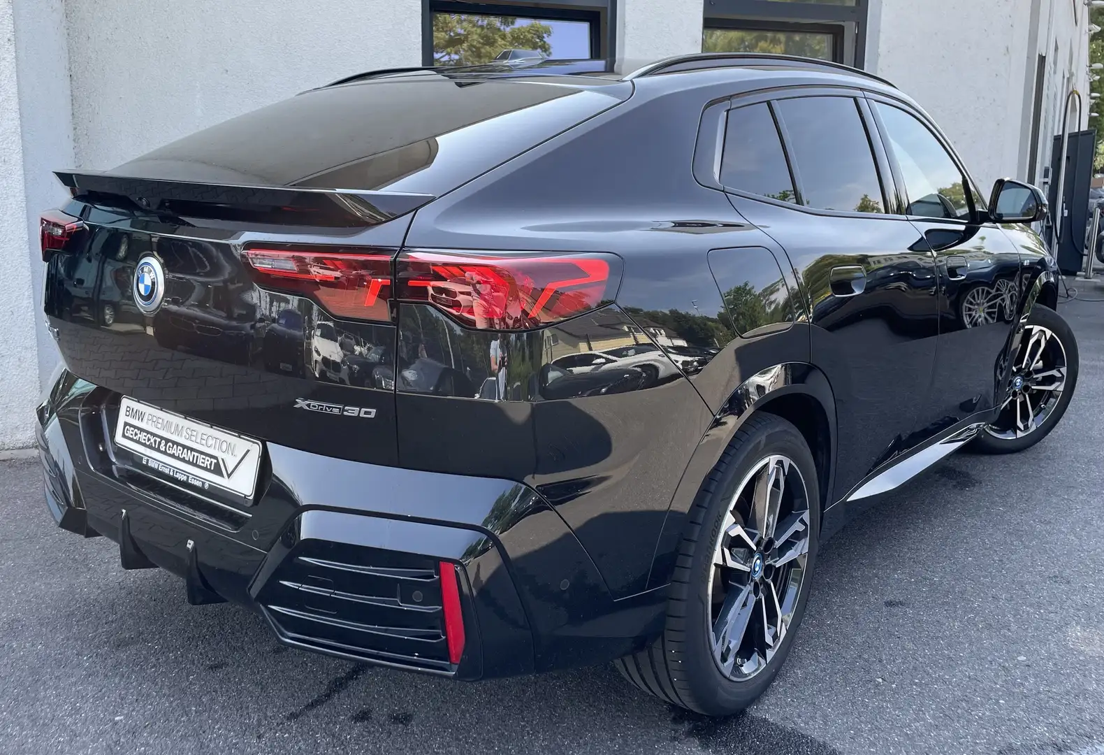 BMW iX2 xDrive30 M Sport || 360° Pano ACC Head-Up Negro - 2
