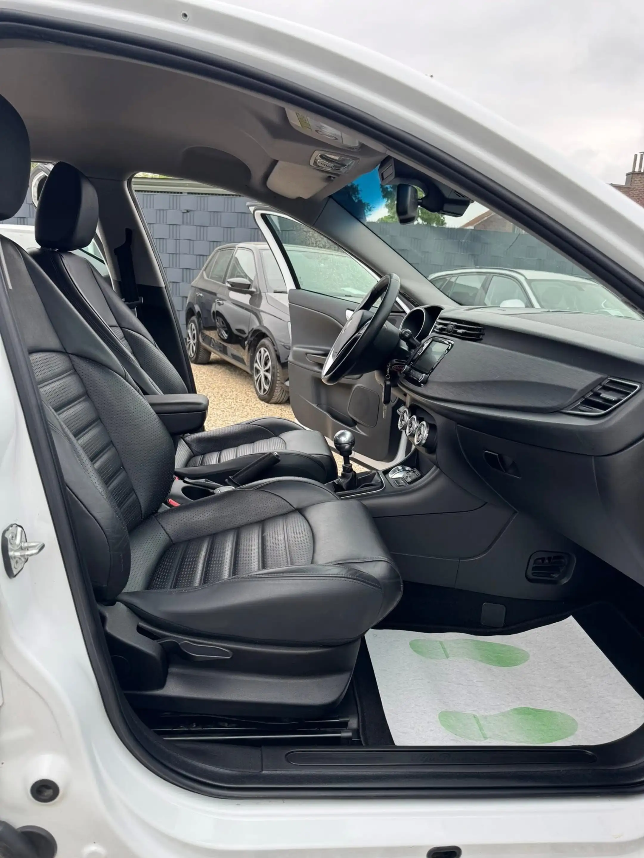 Alfa Romeo Giulietta 1.6 JTDm **12 mois de garantie** — photo 11