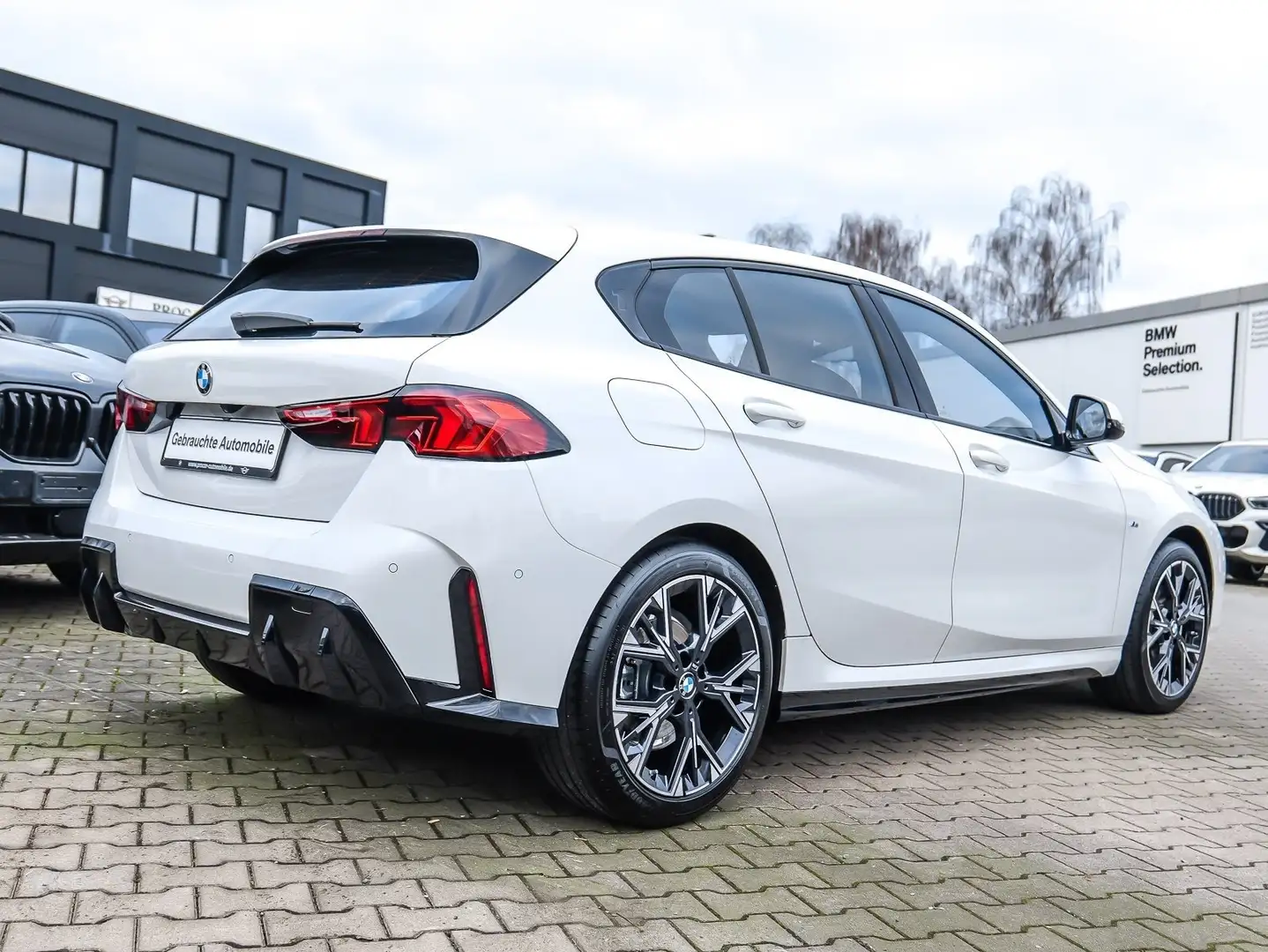 BMW 120 d M Sport RFK NAVI LED PDC V+H DAB Parkass. Weiß - 2