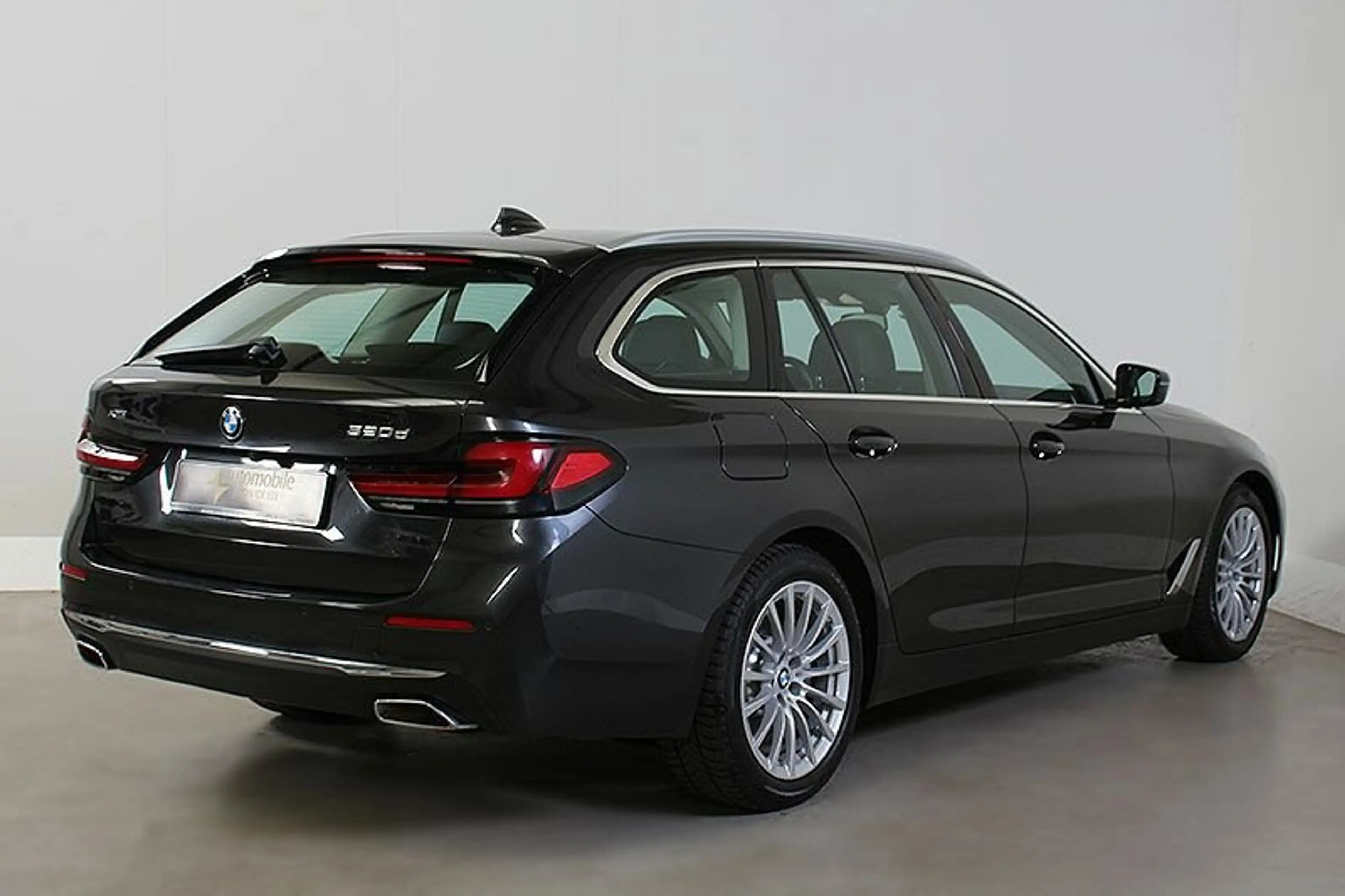 BMW 520 d AT xDr. Luxury Line AHK ACC HuD Pano HiFi — photo 4