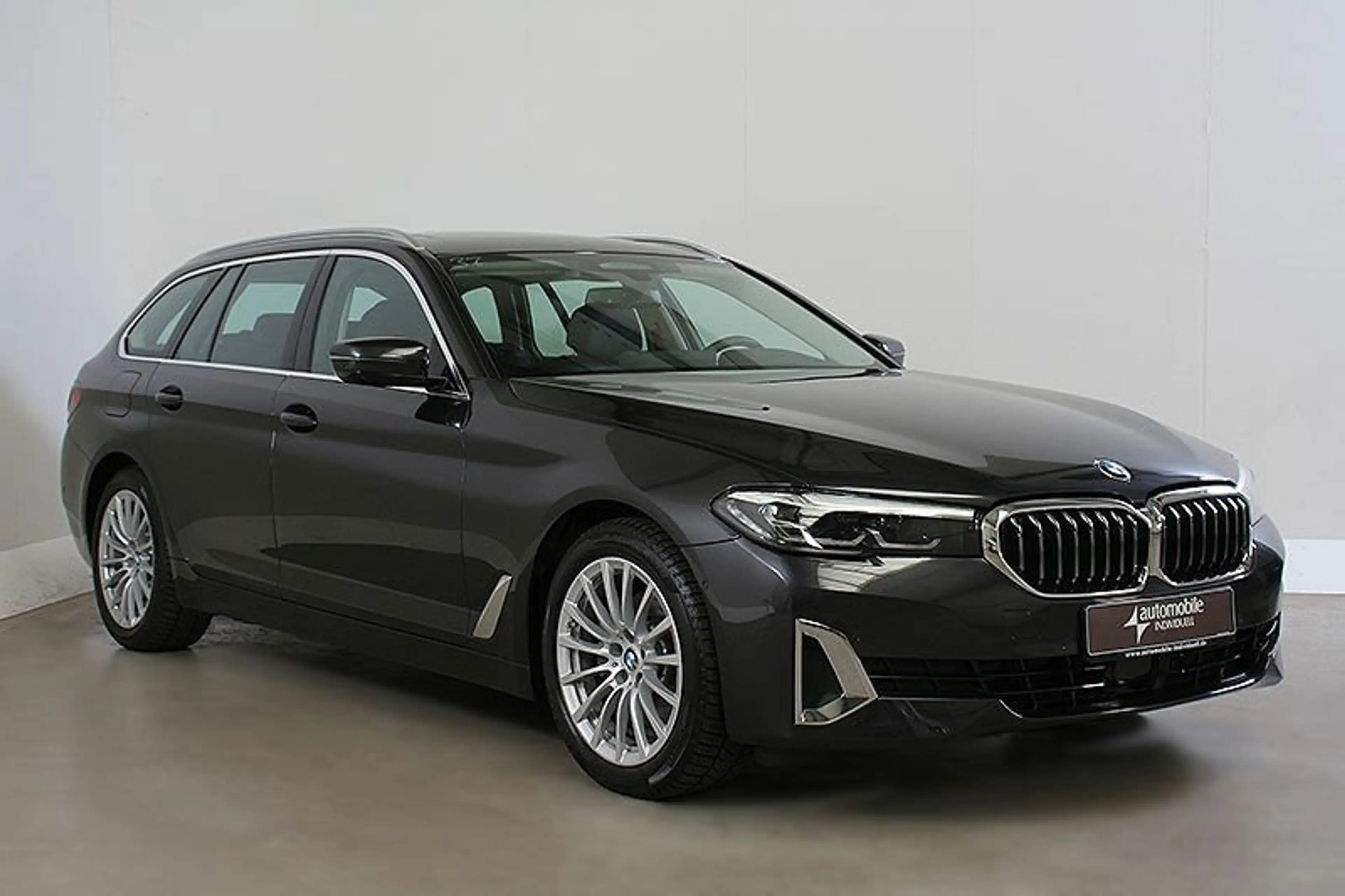 BMW 520 d AT xDr. Luxury Line AHK ACC HuD Pano HiFi — photo 2