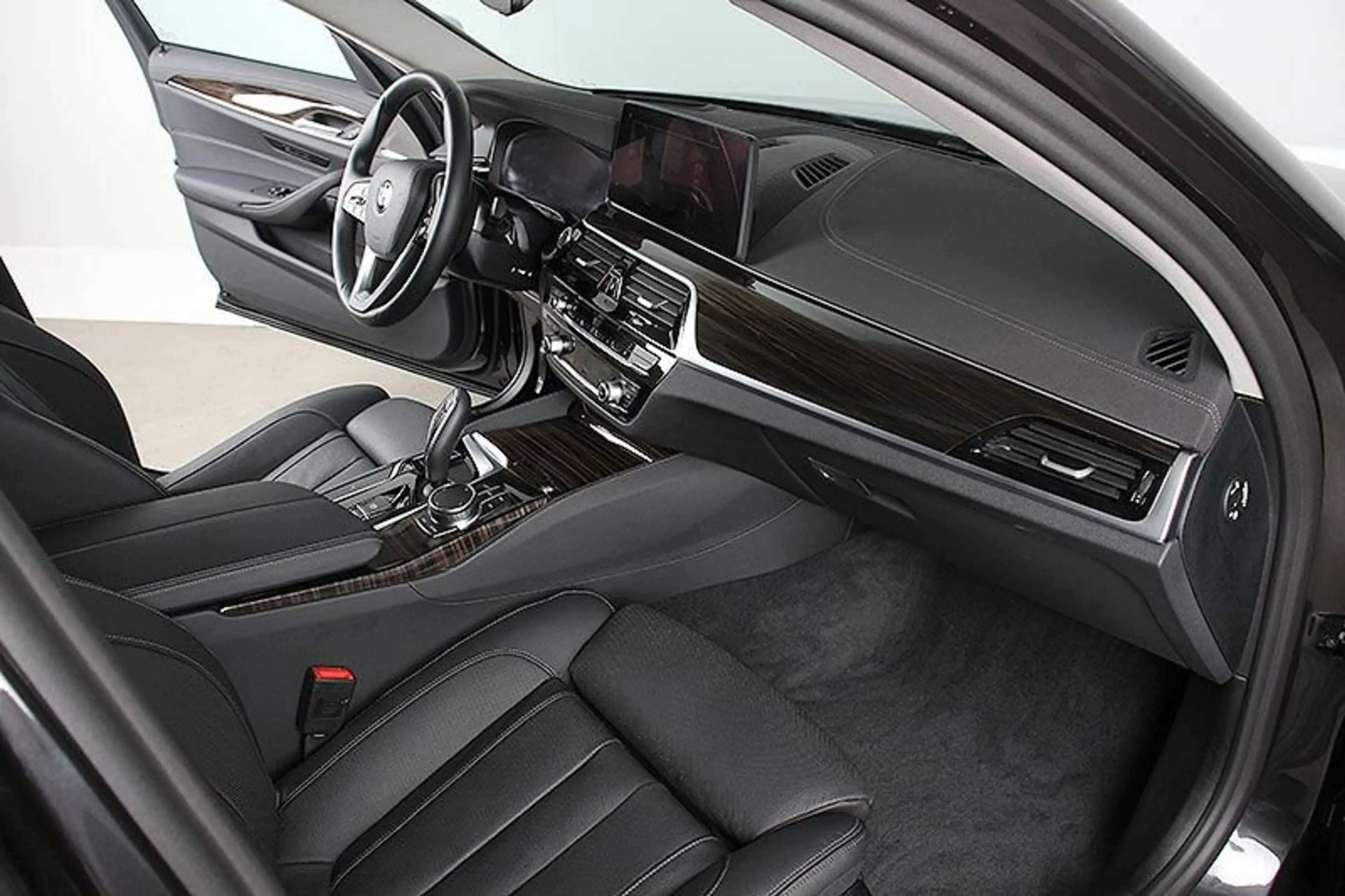 BMW 520 d AT xDr. Luxury Line AHK ACC HuD Pano HiFi — photo 5