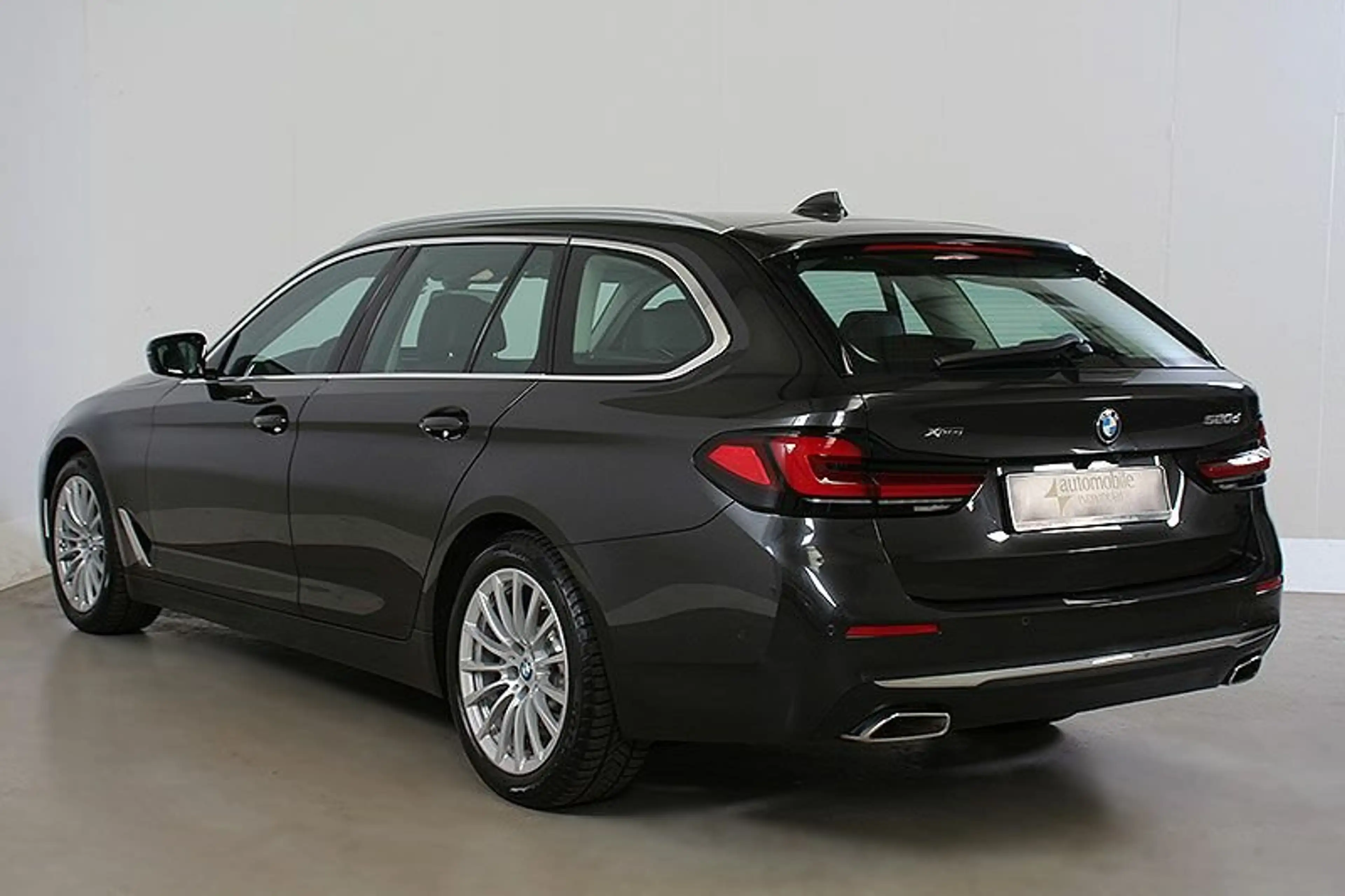 BMW 520 d AT xDr. Luxury Line AHK ACC HuD Pano HiFi — photo 3