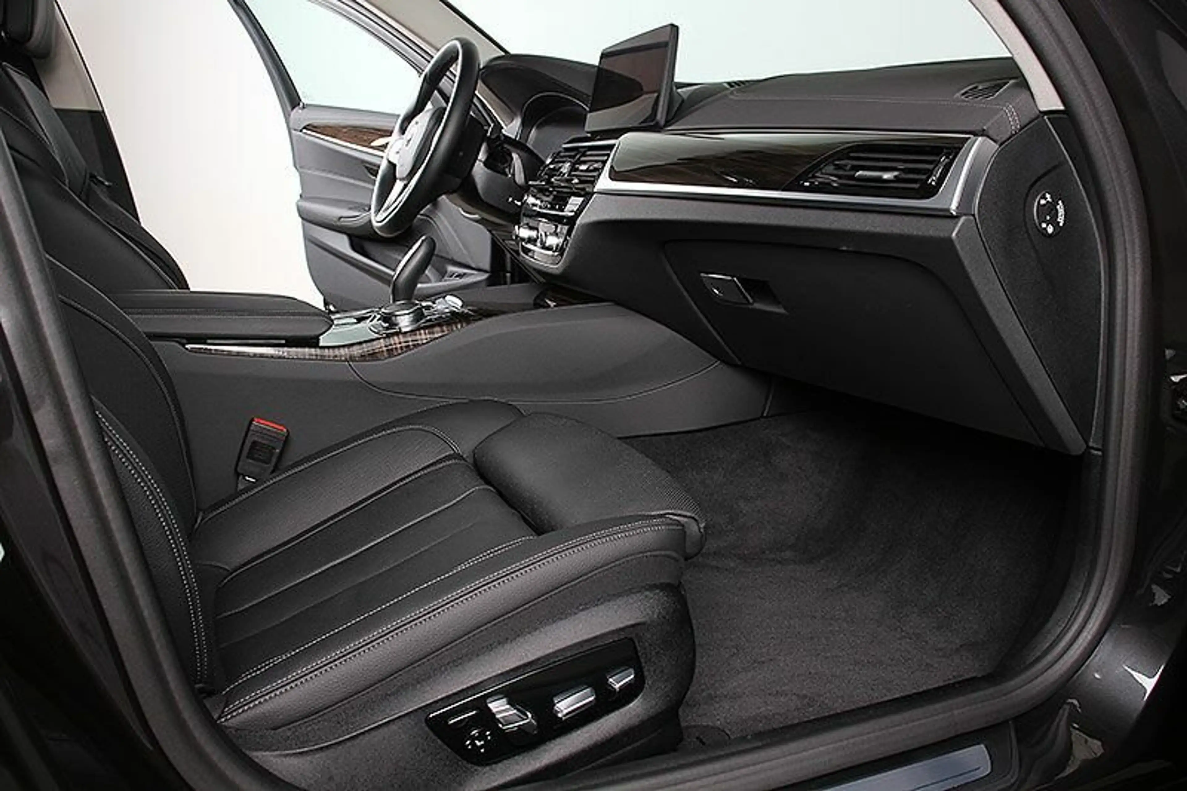 BMW 520 d AT xDr. Luxury Line AHK ACC HuD Pano HiFi — photo 6