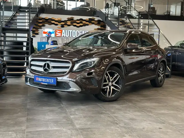 Mercedes-Benz 220 main image