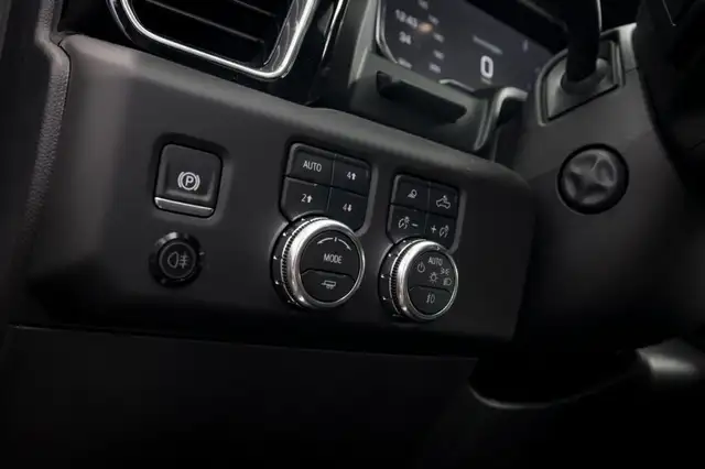 GMC Sierra 1500 Denali Crew Cab Short Box 4x4 Ansicht 22