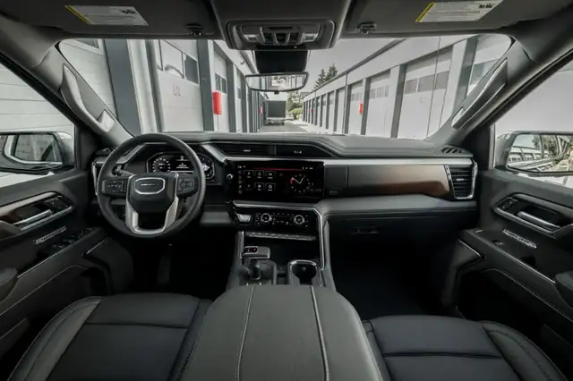 GMC Sierra 1500 Denali Crew Cab Short Box 4x4 Ansicht 18