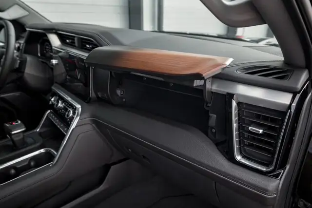 GMC Sierra 1500 Denali Crew Cab Short Box 4x4 Ansicht 36