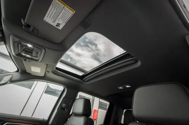 GMC Sierra 1500 Denali Crew Cab Short Box 4x4 Ansicht 37