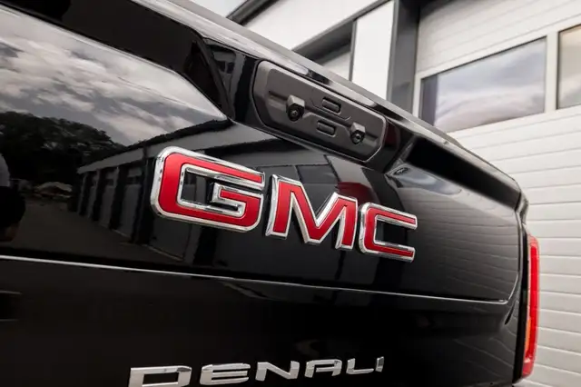 GMC Sierra view 15