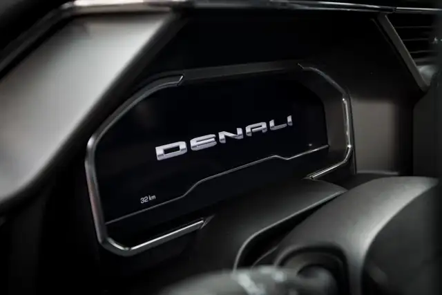 GMC Sierra 1500 Denali Crew Cab Short Box 4x4 Ansicht 23